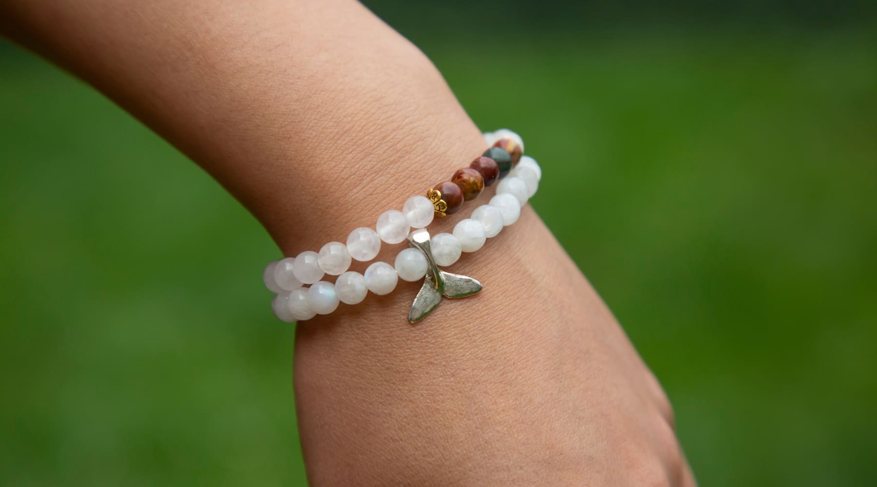 A quel poignet porter un bracelet en pierre ?