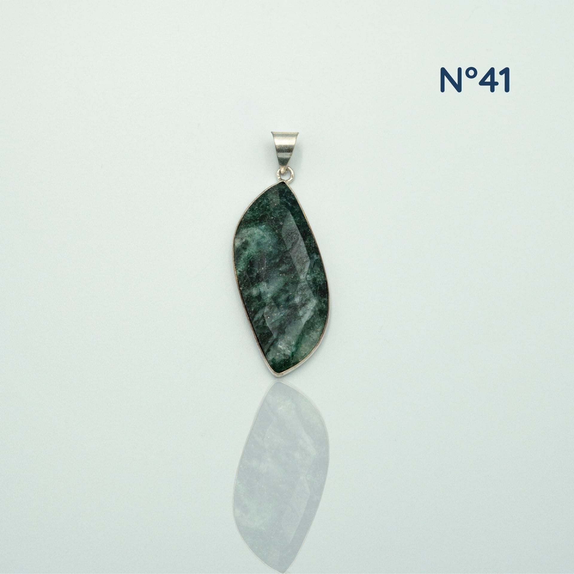 Pendentif en Agate Mousse – Harmonie et Renouveau