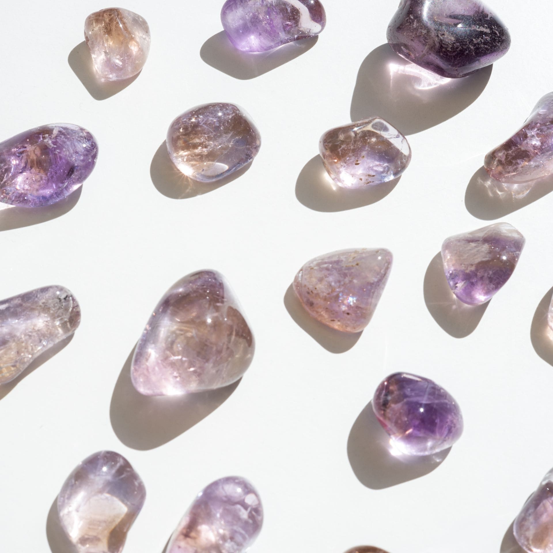 vue de haut pierre roulée en amétrine