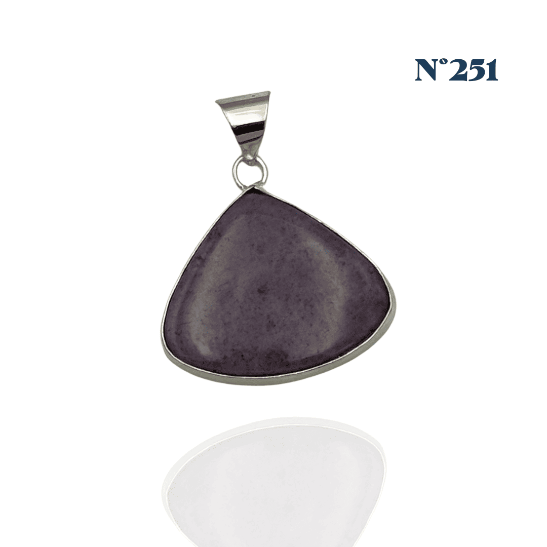 Pendentif en Jade Lavande – Sérénité et Équilibre Intérieur