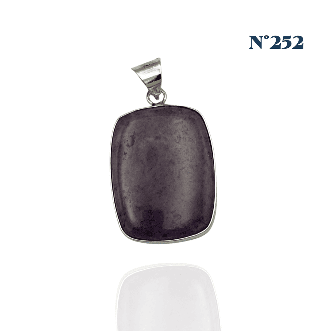 Pendentif en Jade Lavande – Sérénité et Équilibre Intérieur