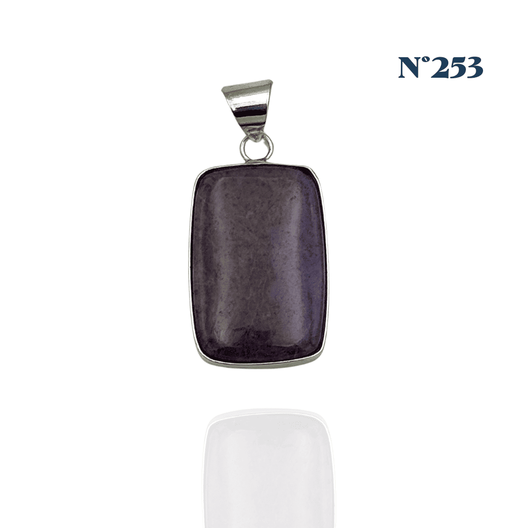 Pendentif en Jade Lavande – Sérénité et Équilibre Intérieur