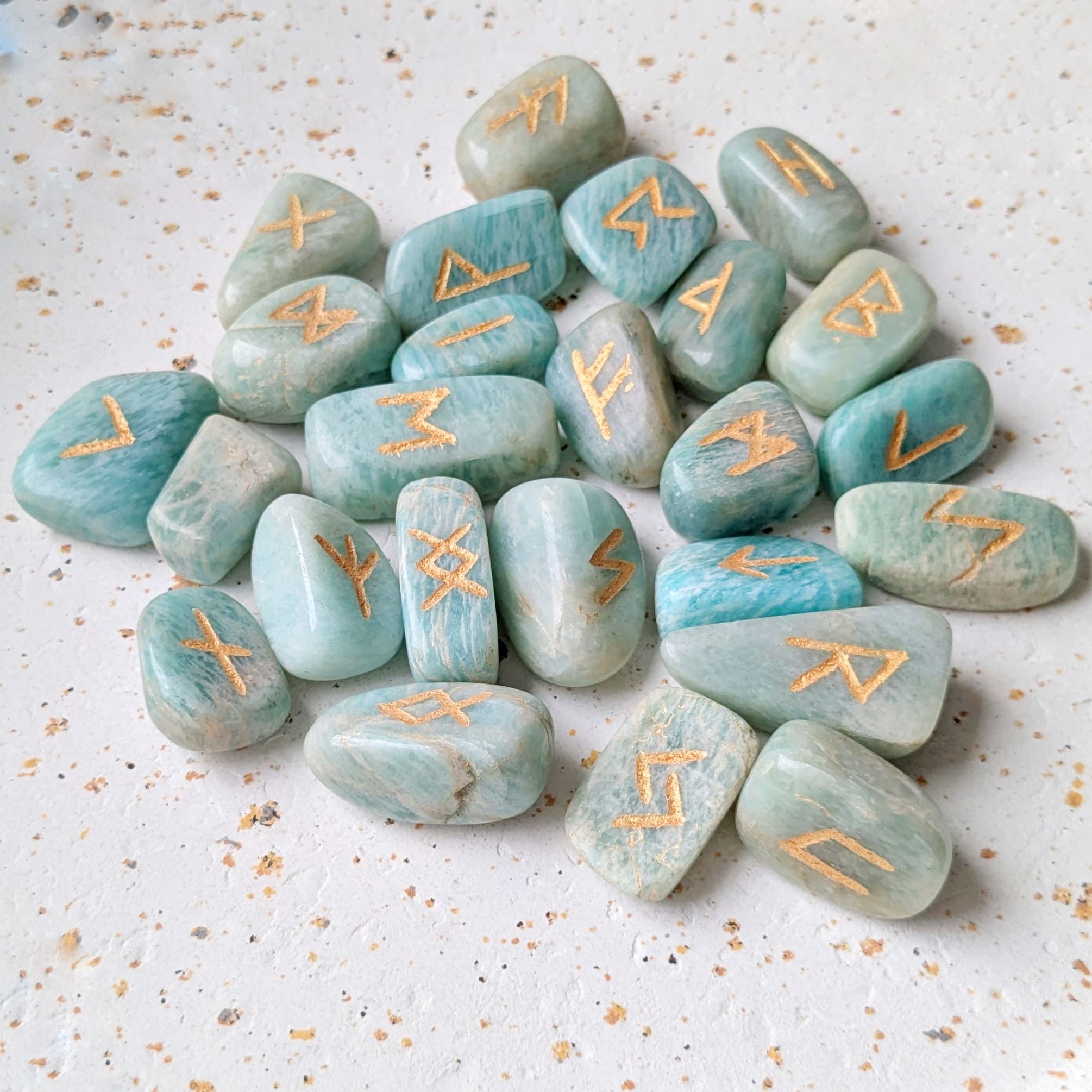 Runes viking en pierre amazonite