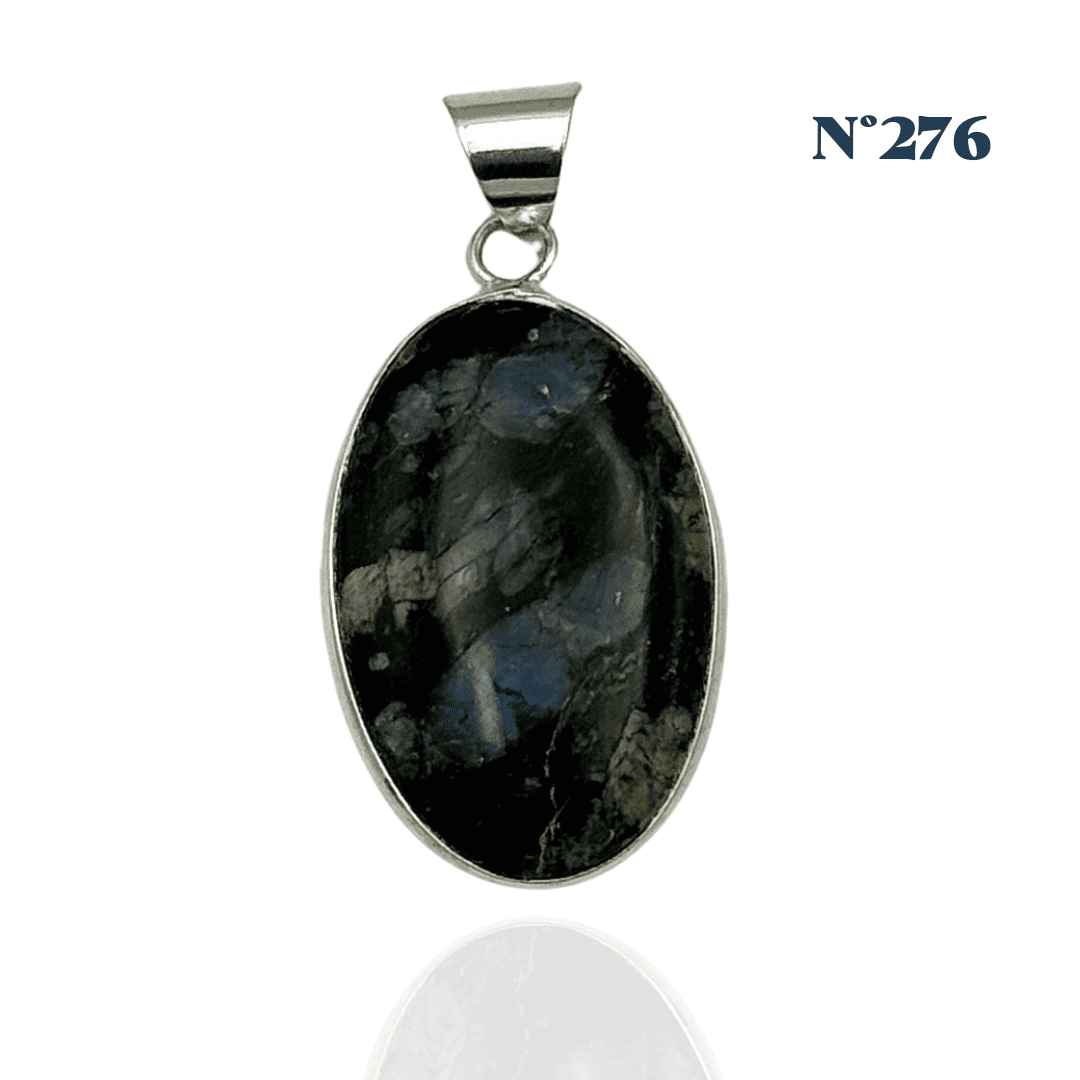 Pendentif en QueSera – Énergie et Adaptabilité