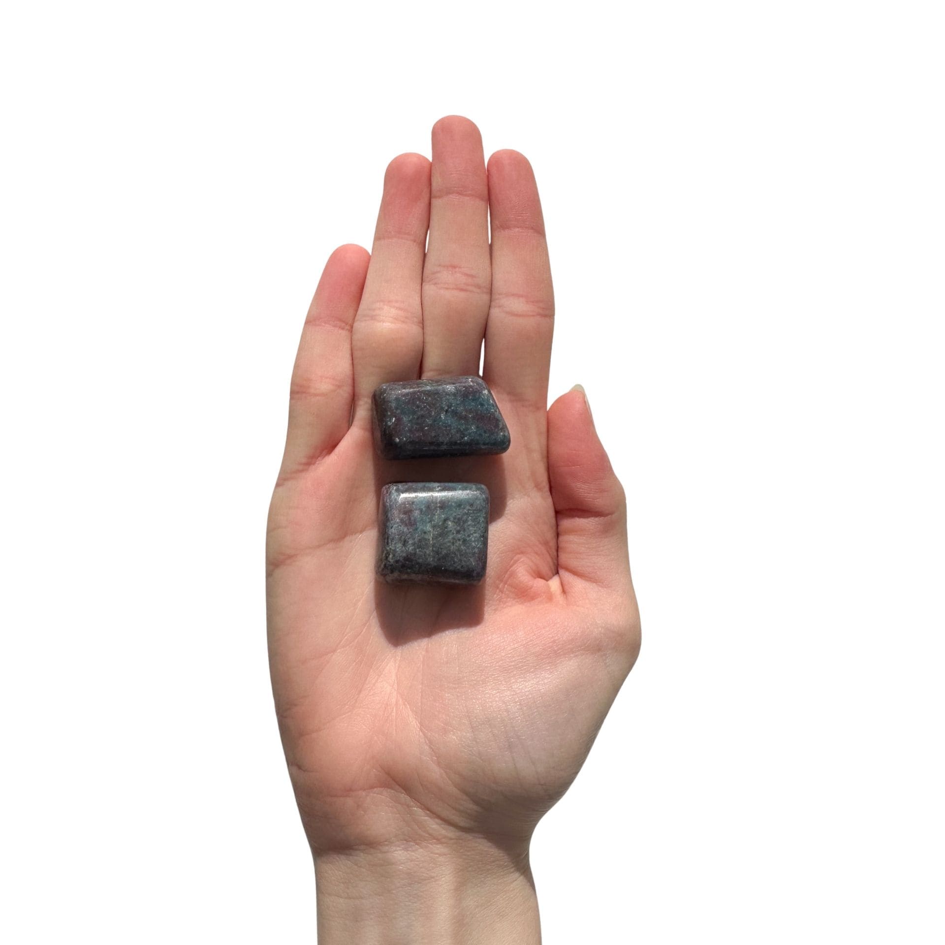 Rubis Cyanite mains