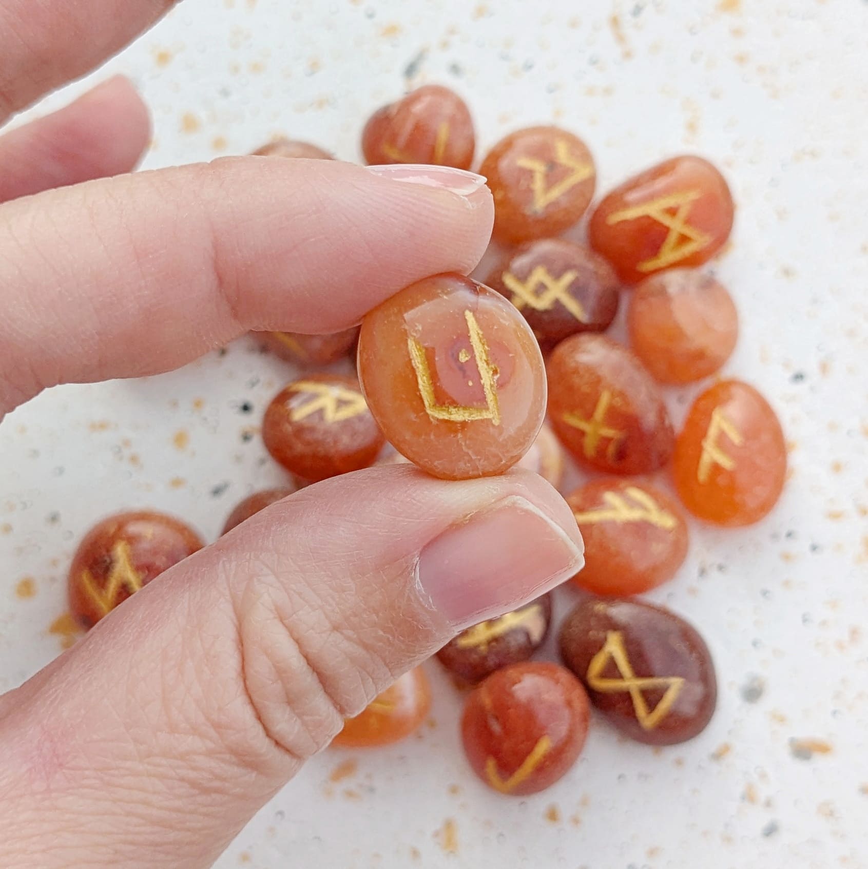 Runes en pierre cornaline