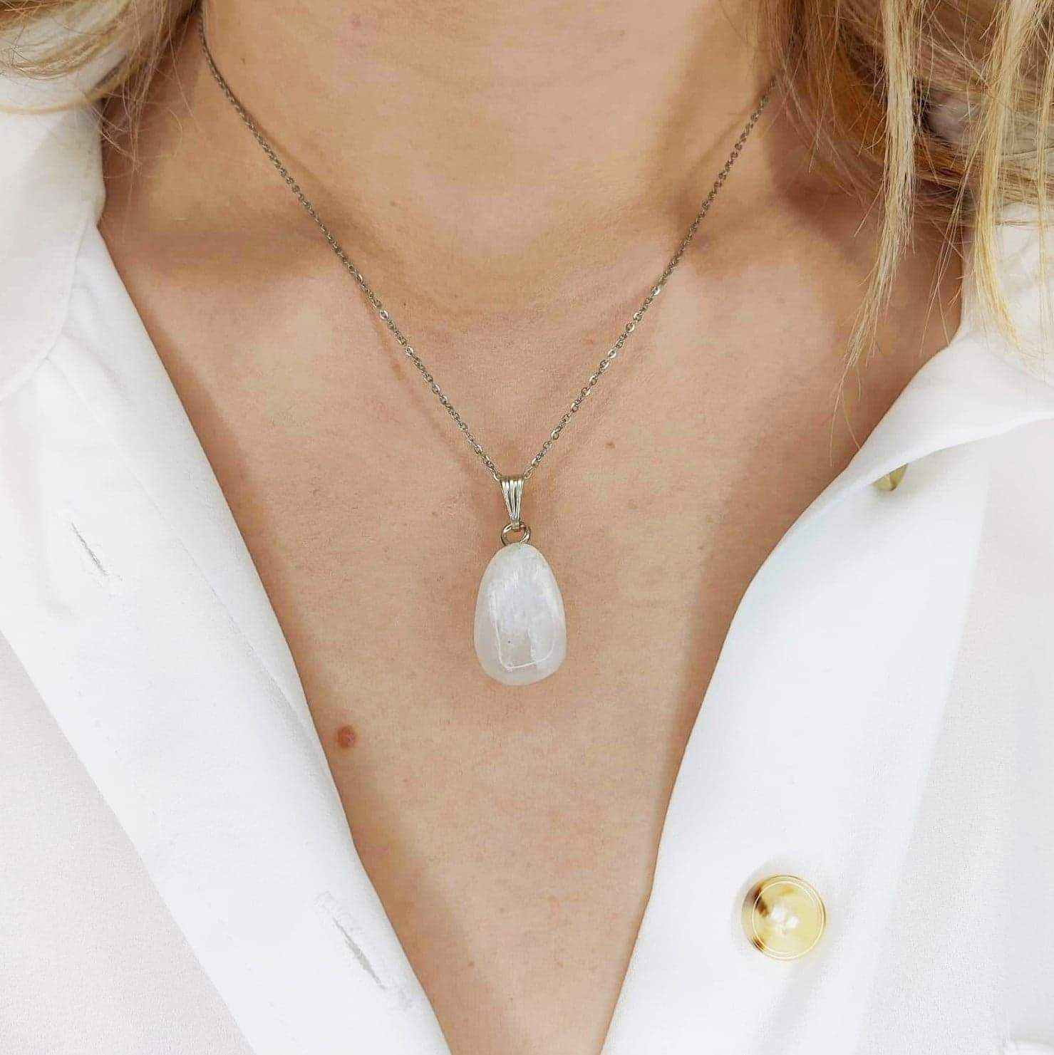 Pendentif en Sélénite – Pureté et Apaisement