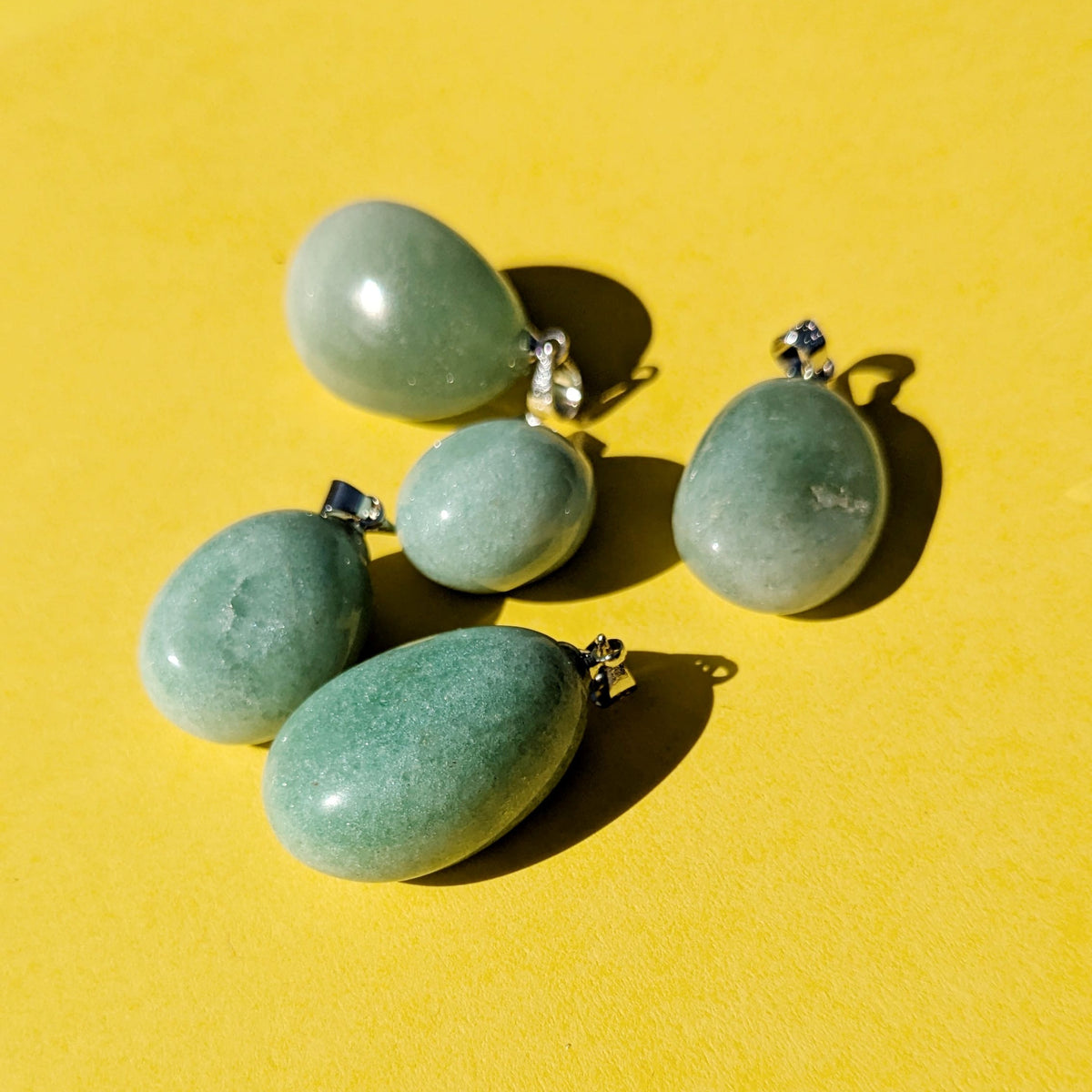 Pendentif en Aventurine Verte Roulée – Chance et Sérénité