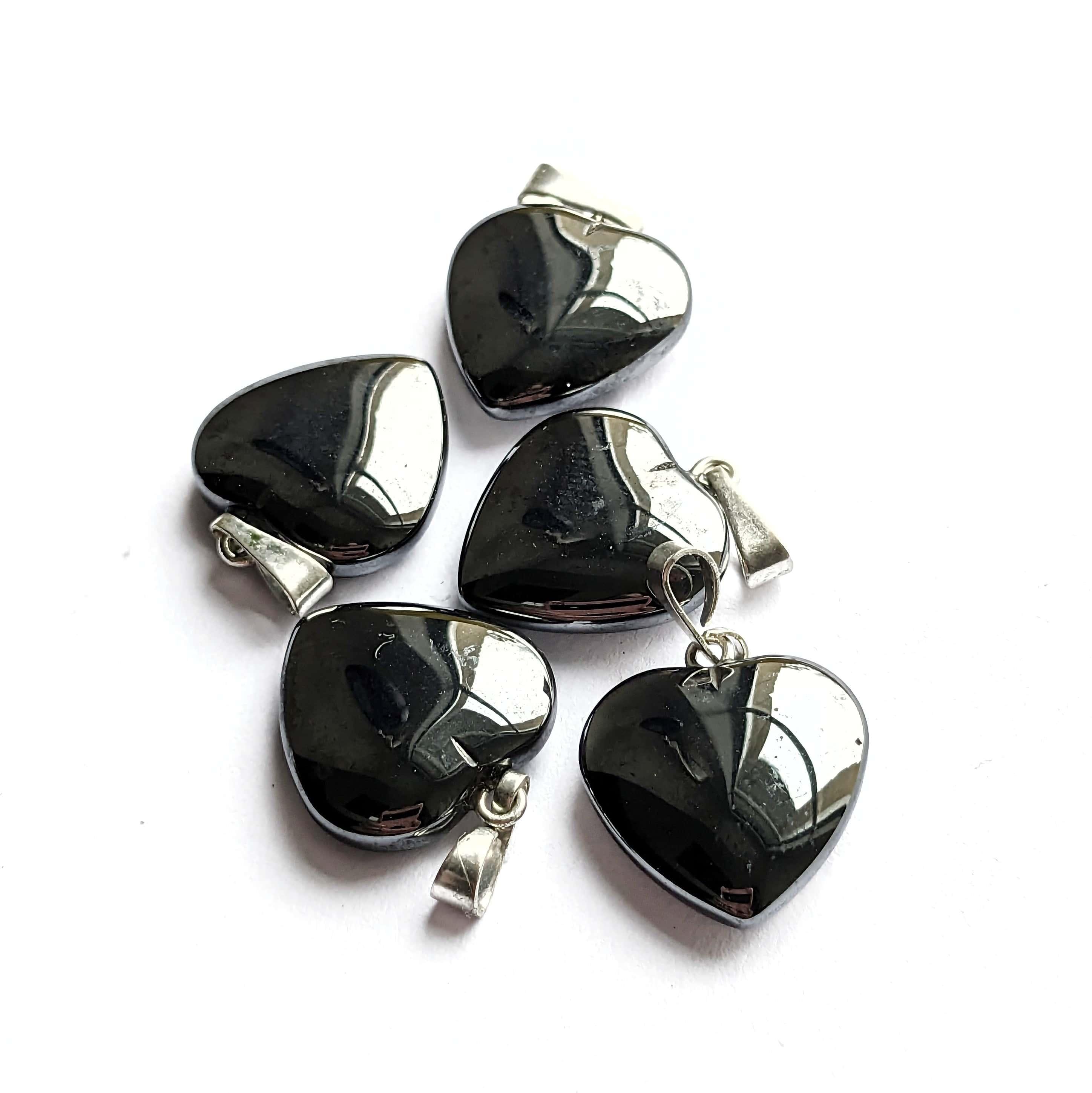 Pendentif Cœur en Hématite – Ancrage et Force Intérieure