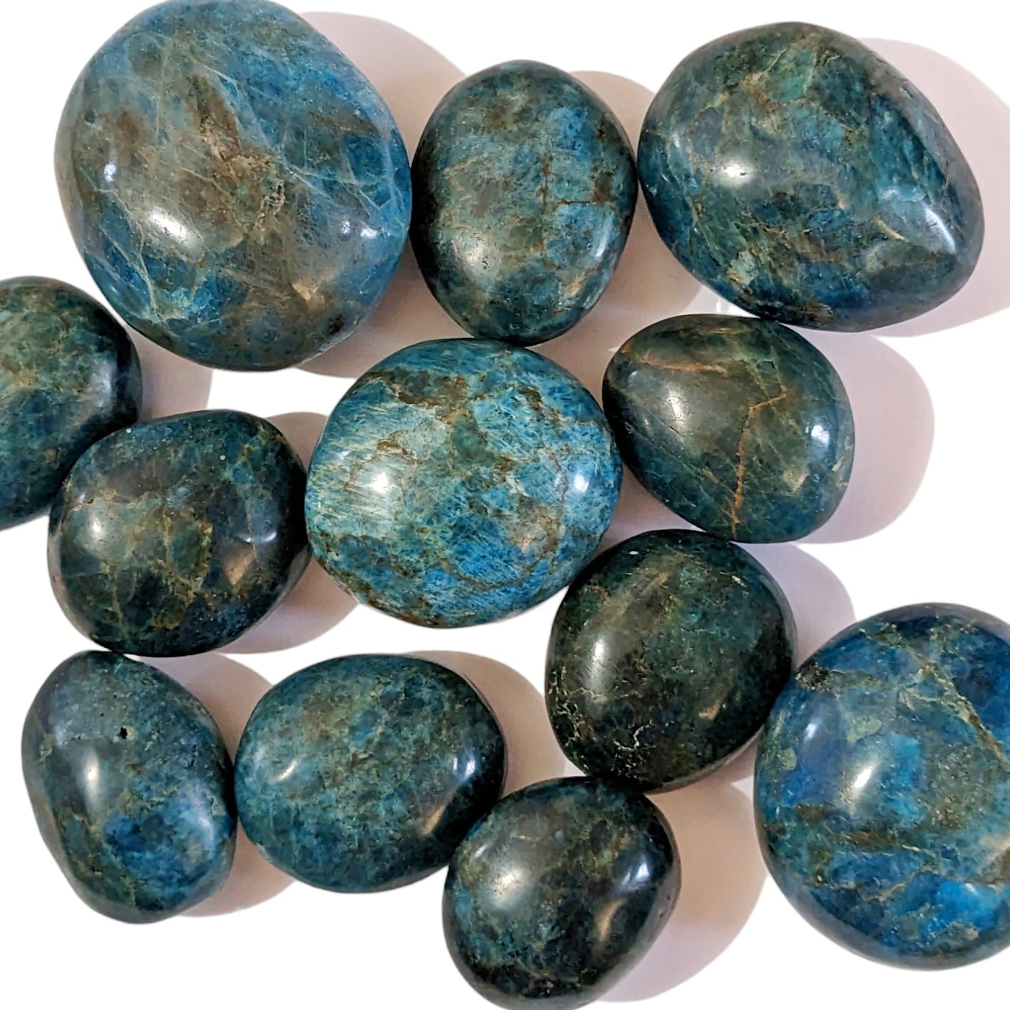 Galet Apatite Bleue – Communication et Clarté