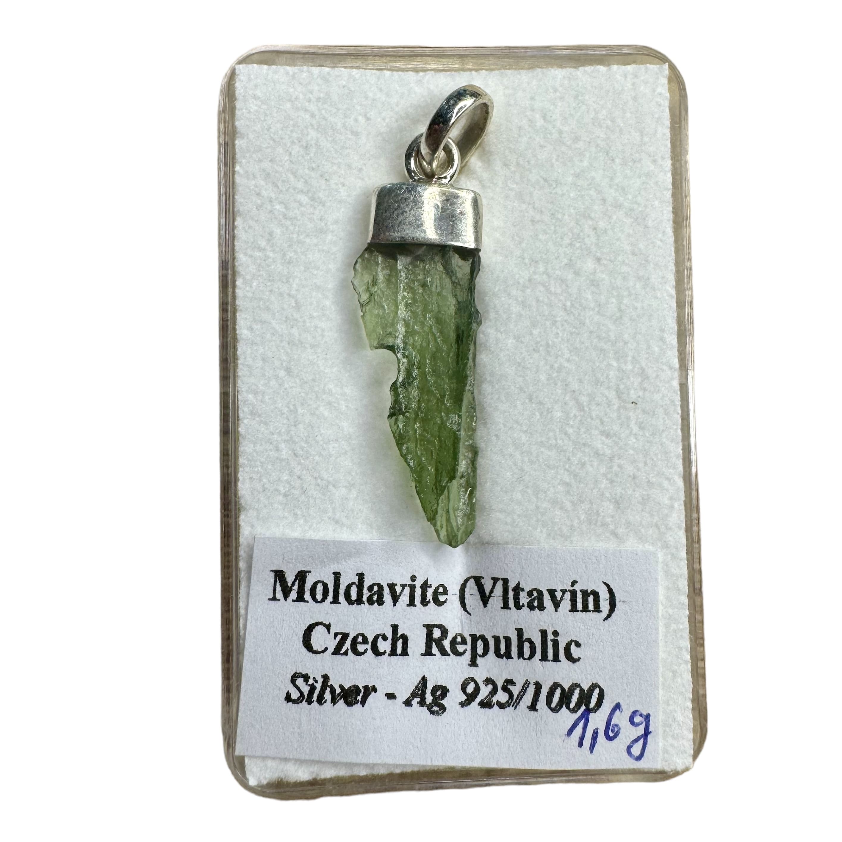 pendentif en moldavite monté sur de l'argent
