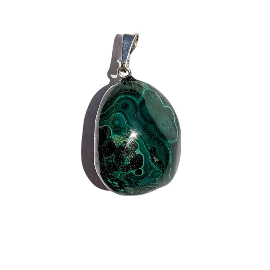 Pendentif en Malachite Roulée – Protection et Transformation