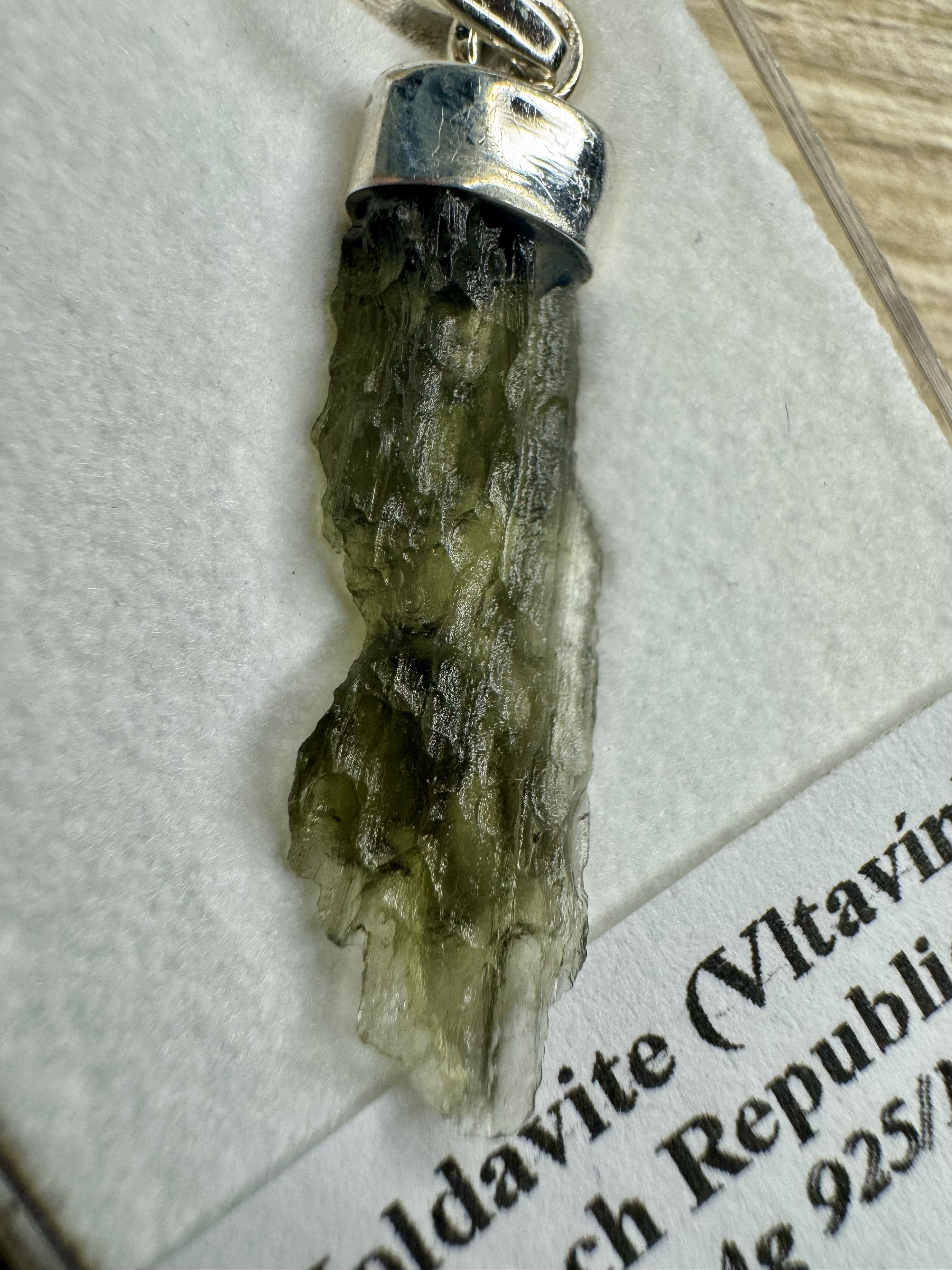 pierre de moldavite naturelle republique cheque