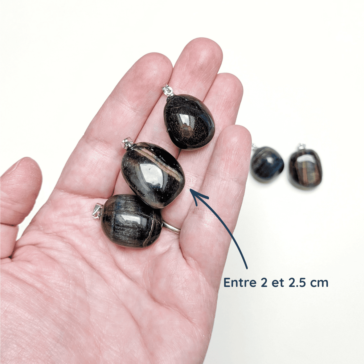 Pendentif en Œil de Faucon Roulée – Clairvoyance et Protection