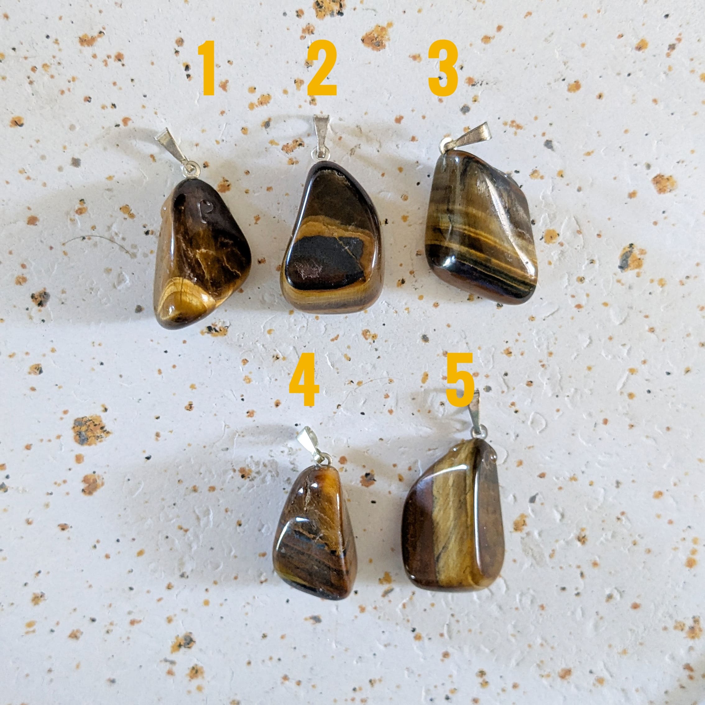 Pendentif en Œil de Tigre Roulée – Protection et Confiance en Soi
