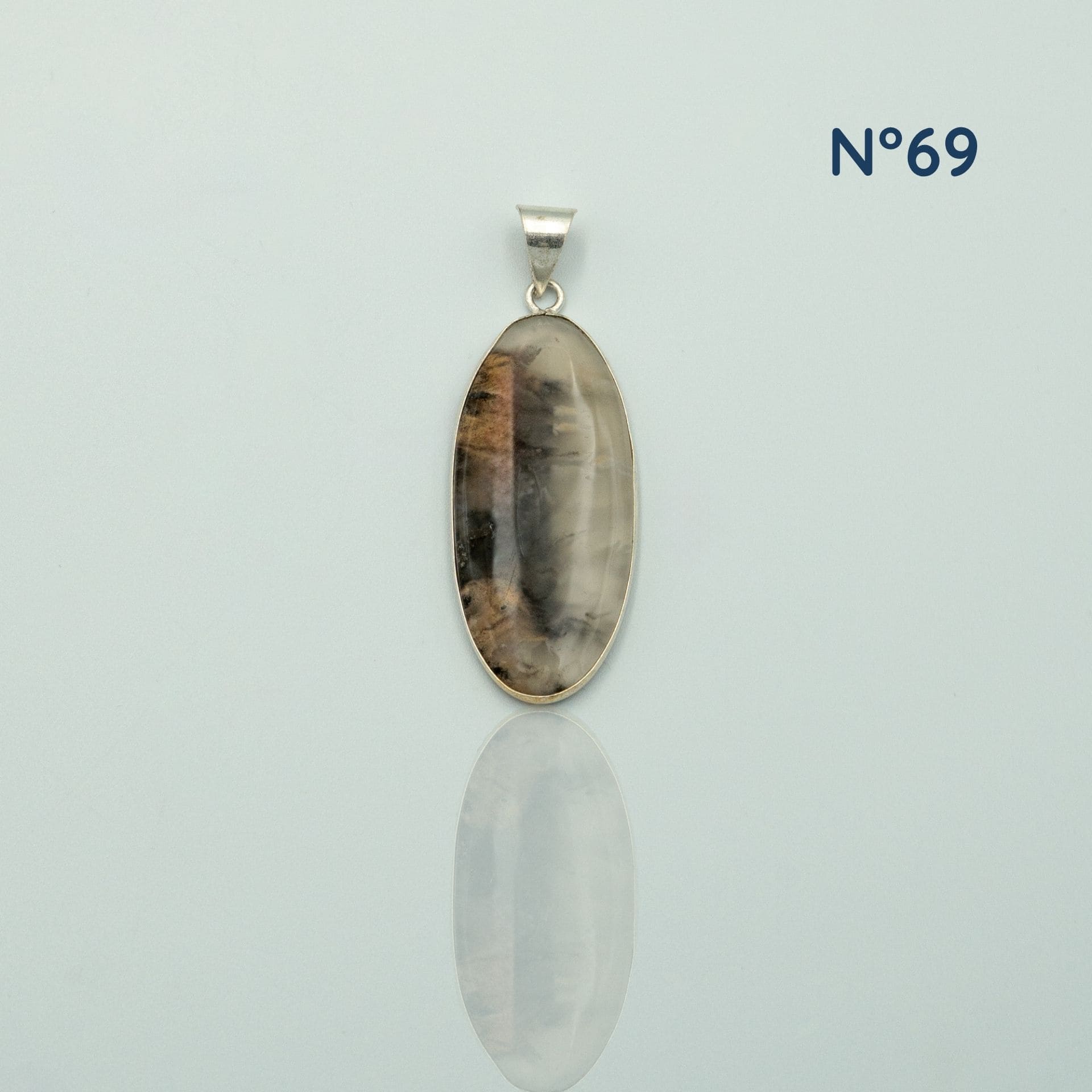 Pendentif tiger plume 69
