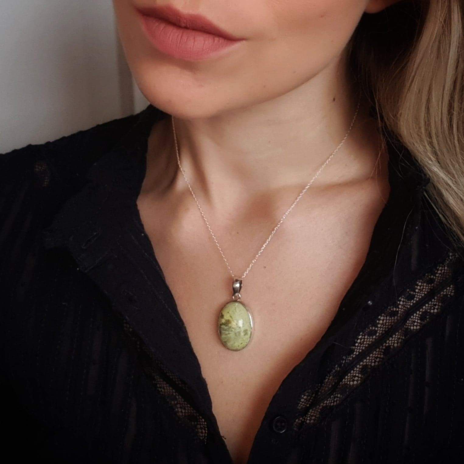collier serpentine lithothérapie