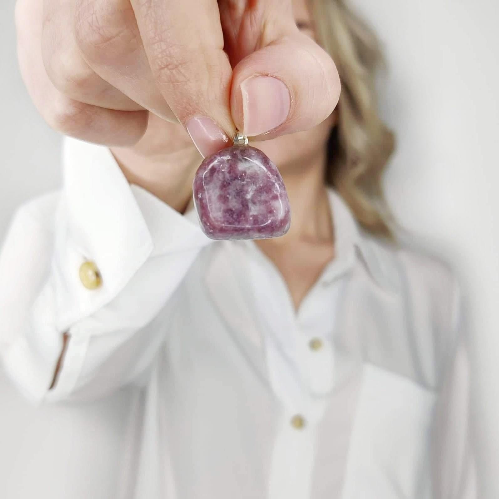 collier pierre lepidolite