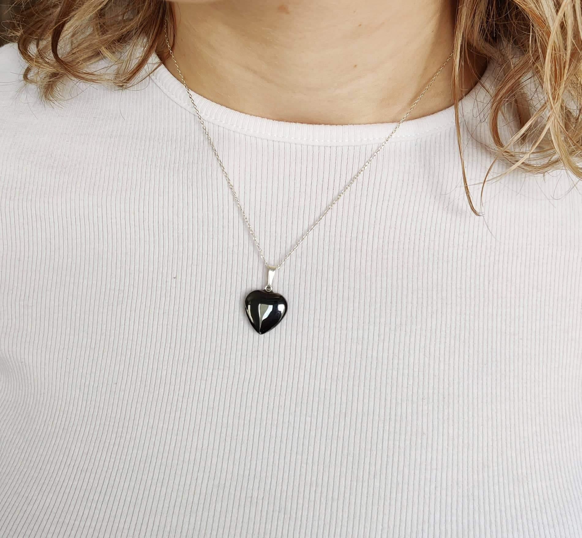 Pendentif en forme de coeur et pierre hématite
