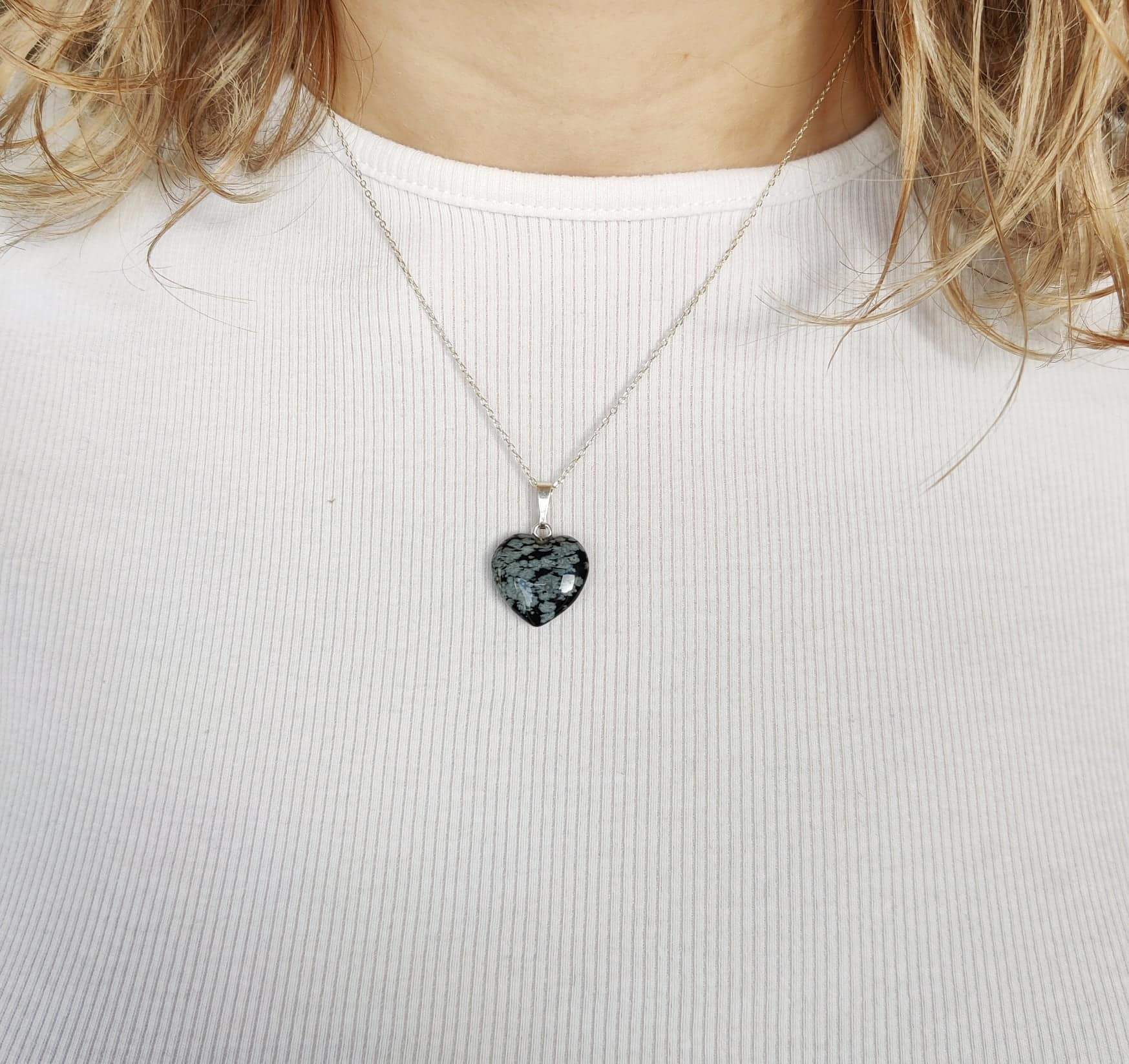 Pendentif en forme de coeur et pierre obsidienne flocon de neige