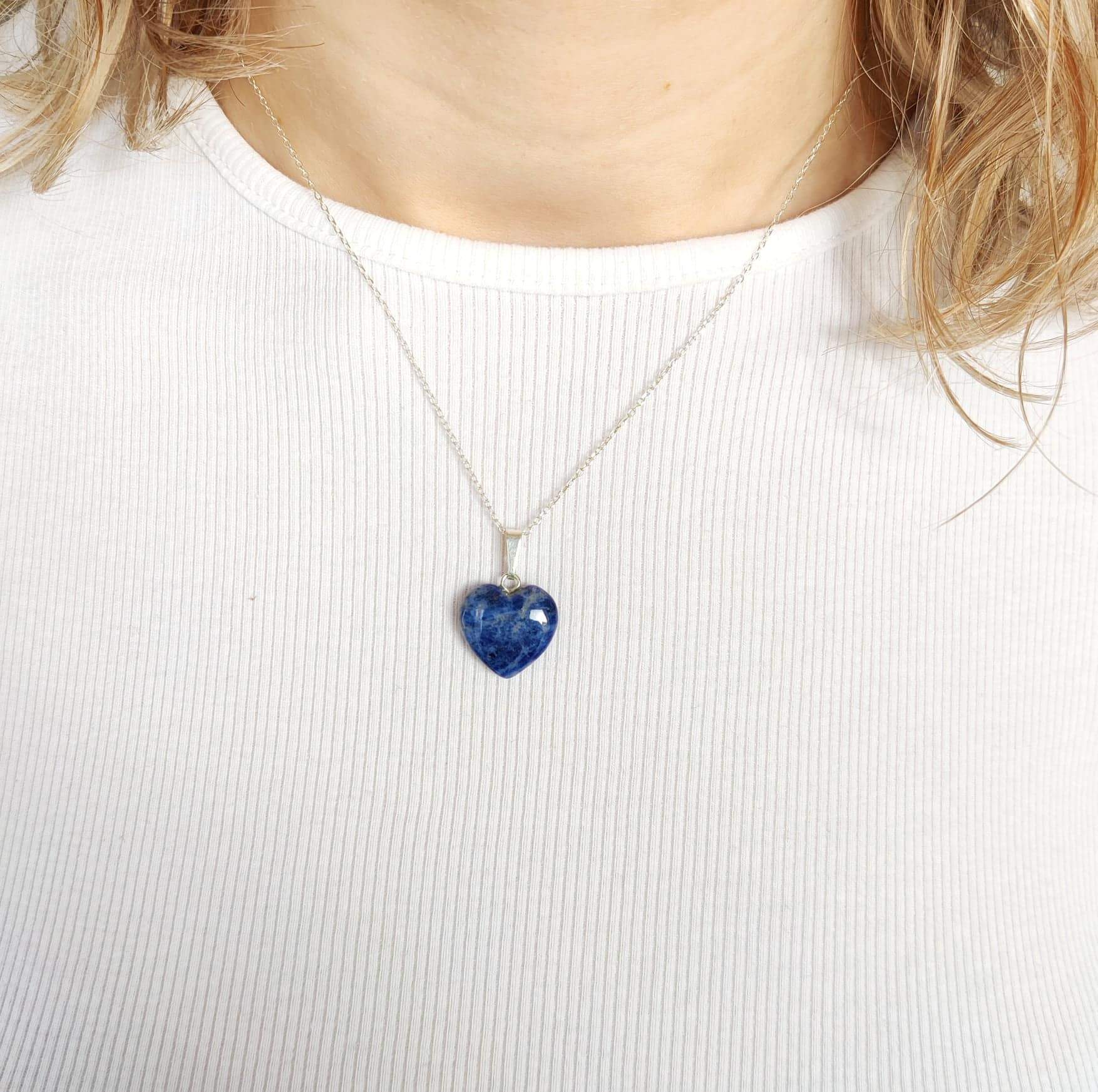 Pendentif en forme de coeur et pierre Sodalite