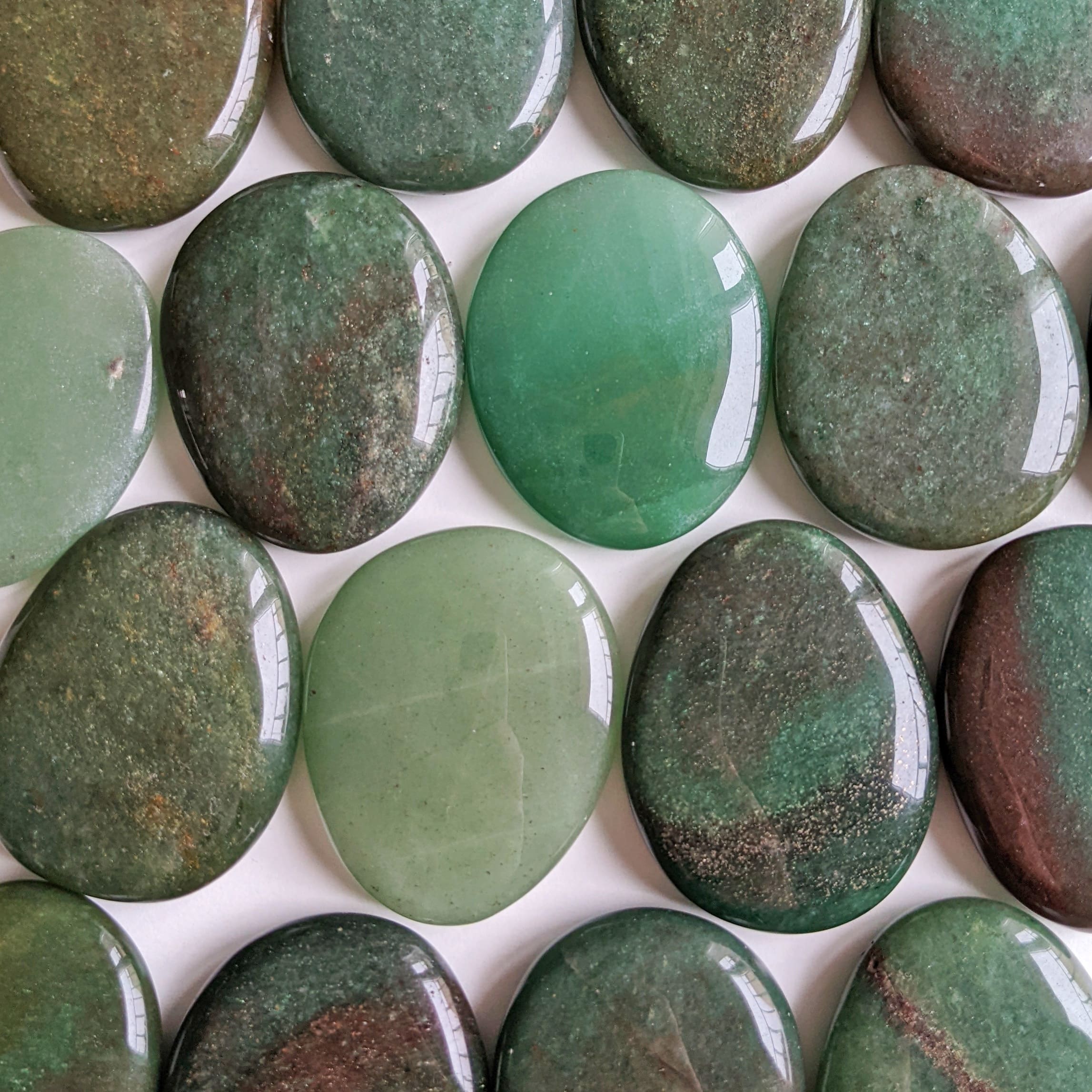 Galets en aventurine verte naturelle