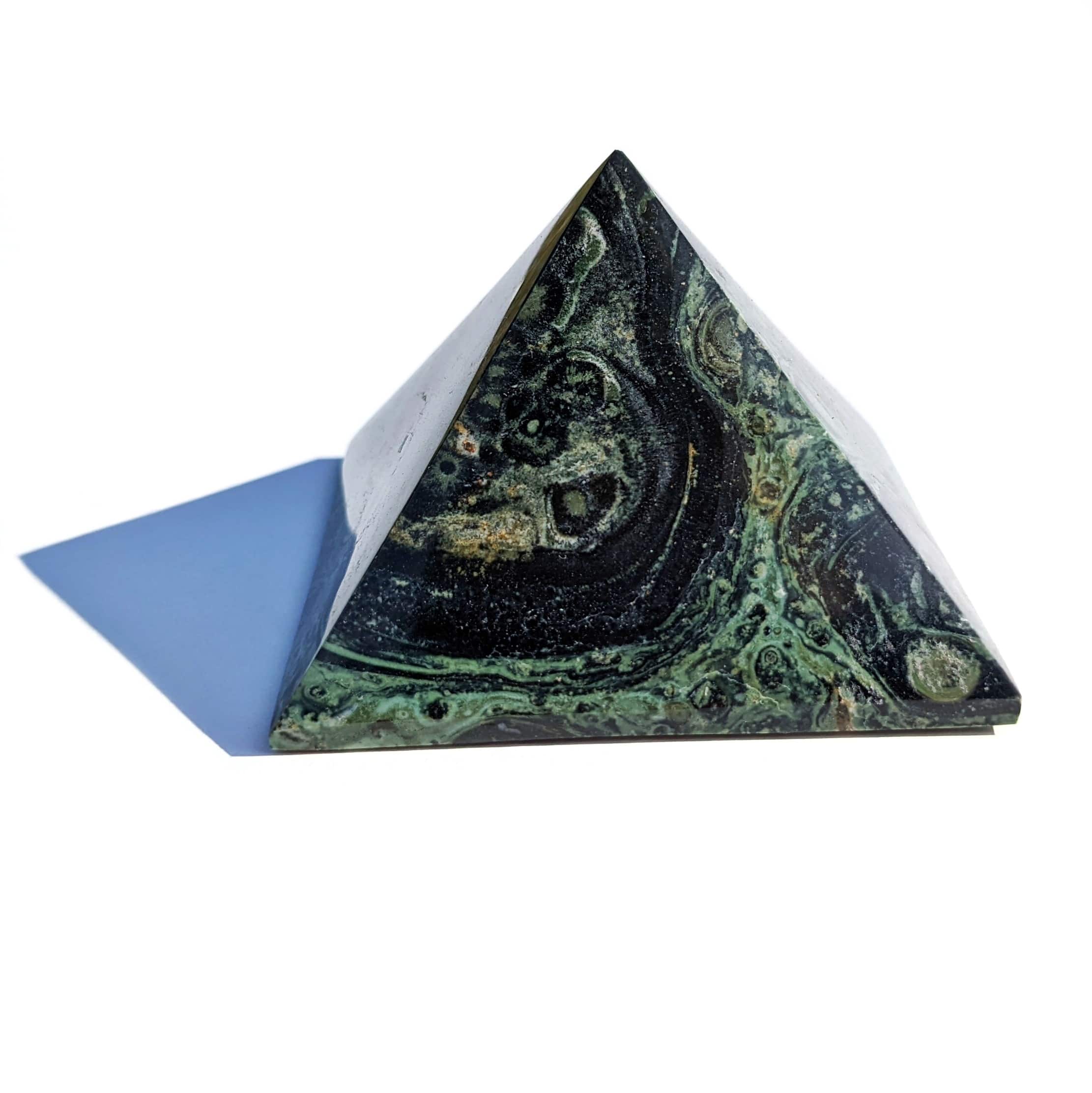 pyramide en pierre jaspe kambaba