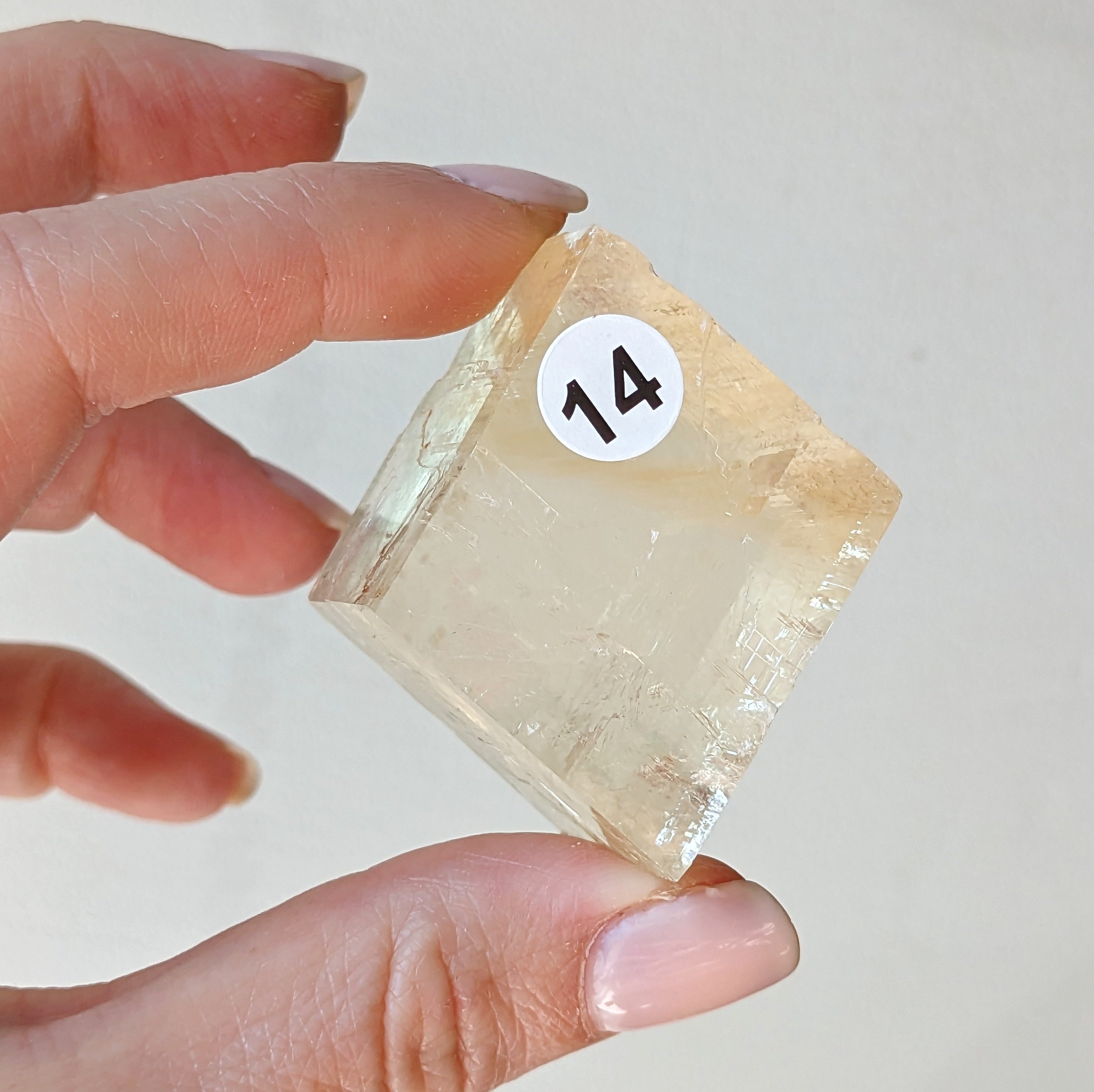 Calcite Optique Miel – Clarté et Énergie Positive