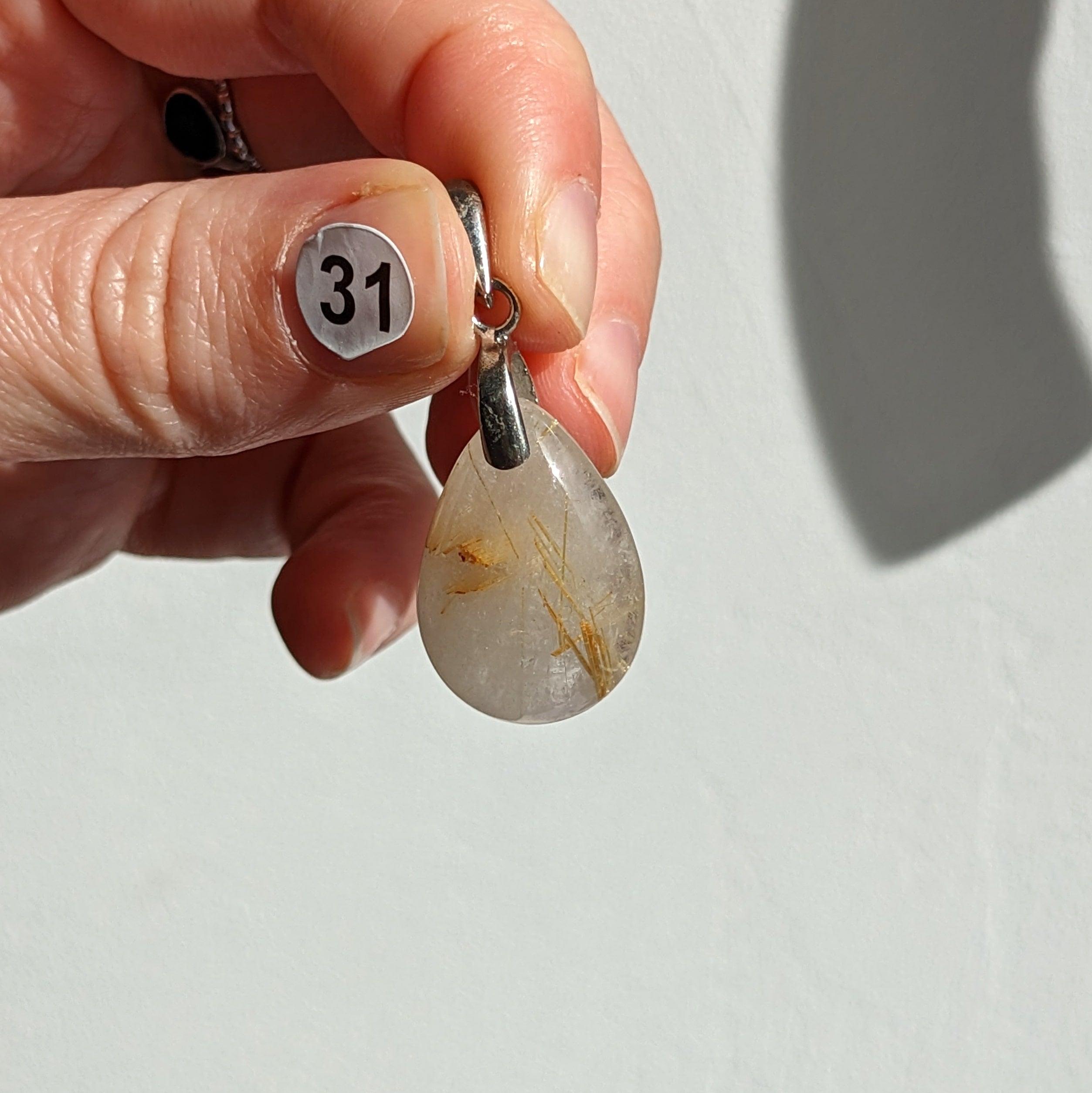 Pendentif en Quartz Rutile – Énergie et Clarté Intérieure