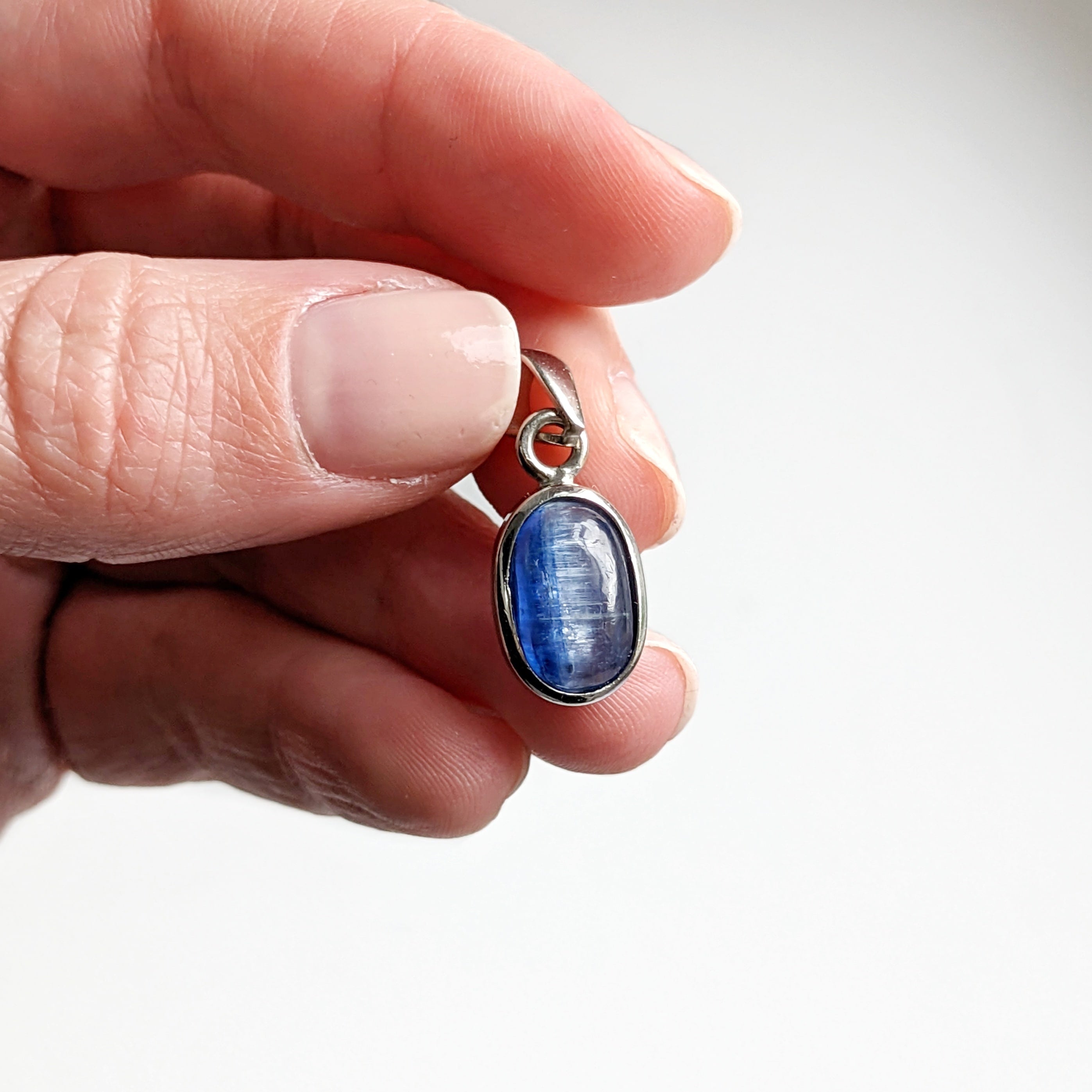 pendentif pierre cyanite et argent