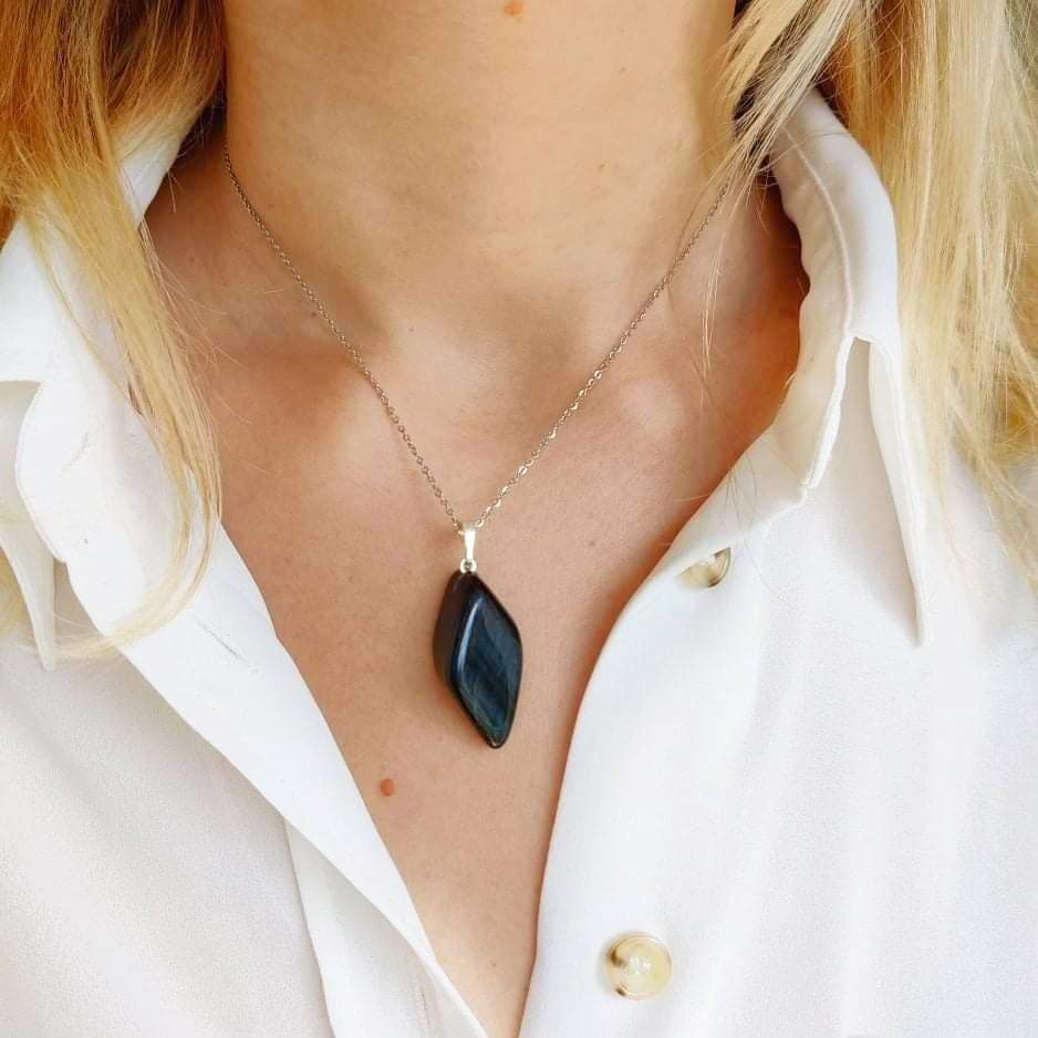 pendentif oeil de faucon