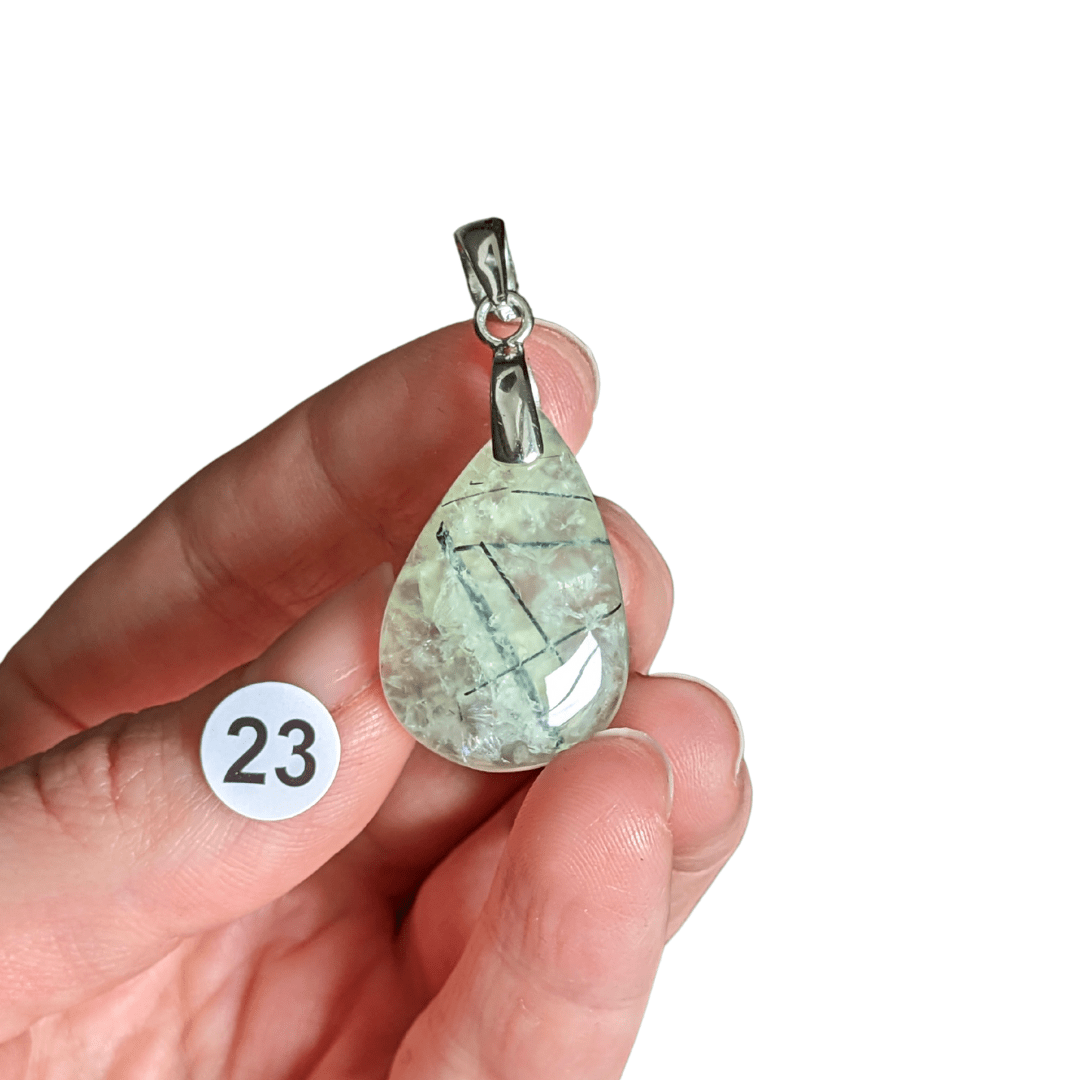 Pendentif en Préhnite – Sérénité et Connexion Intérieure