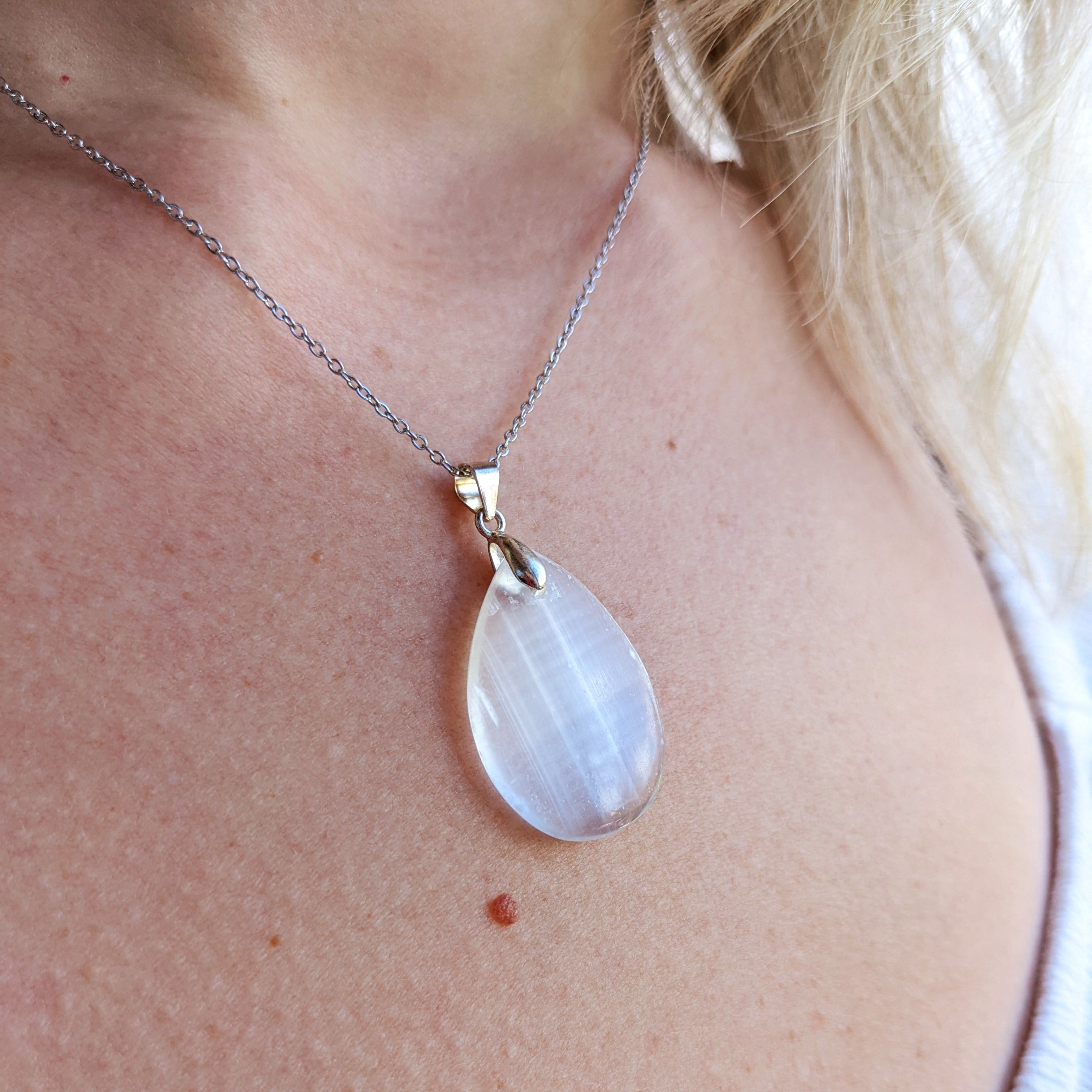 pendentif pierre sélénite