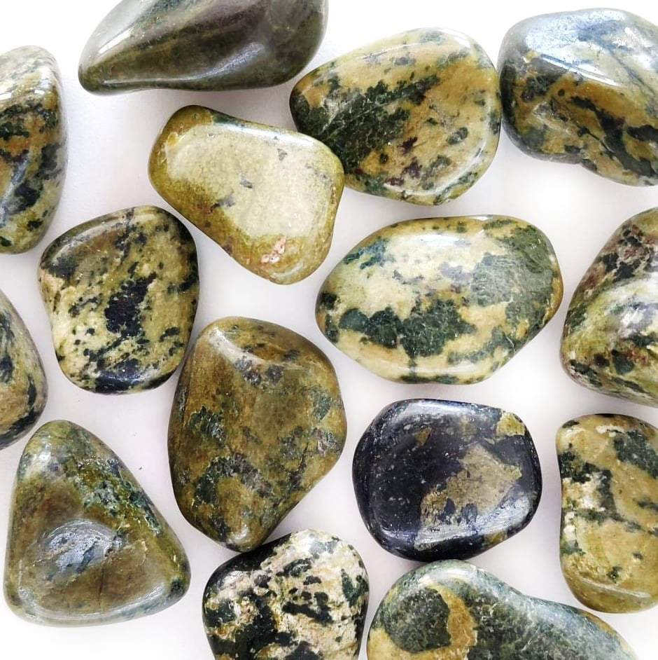 jade nephrite pierre roulée