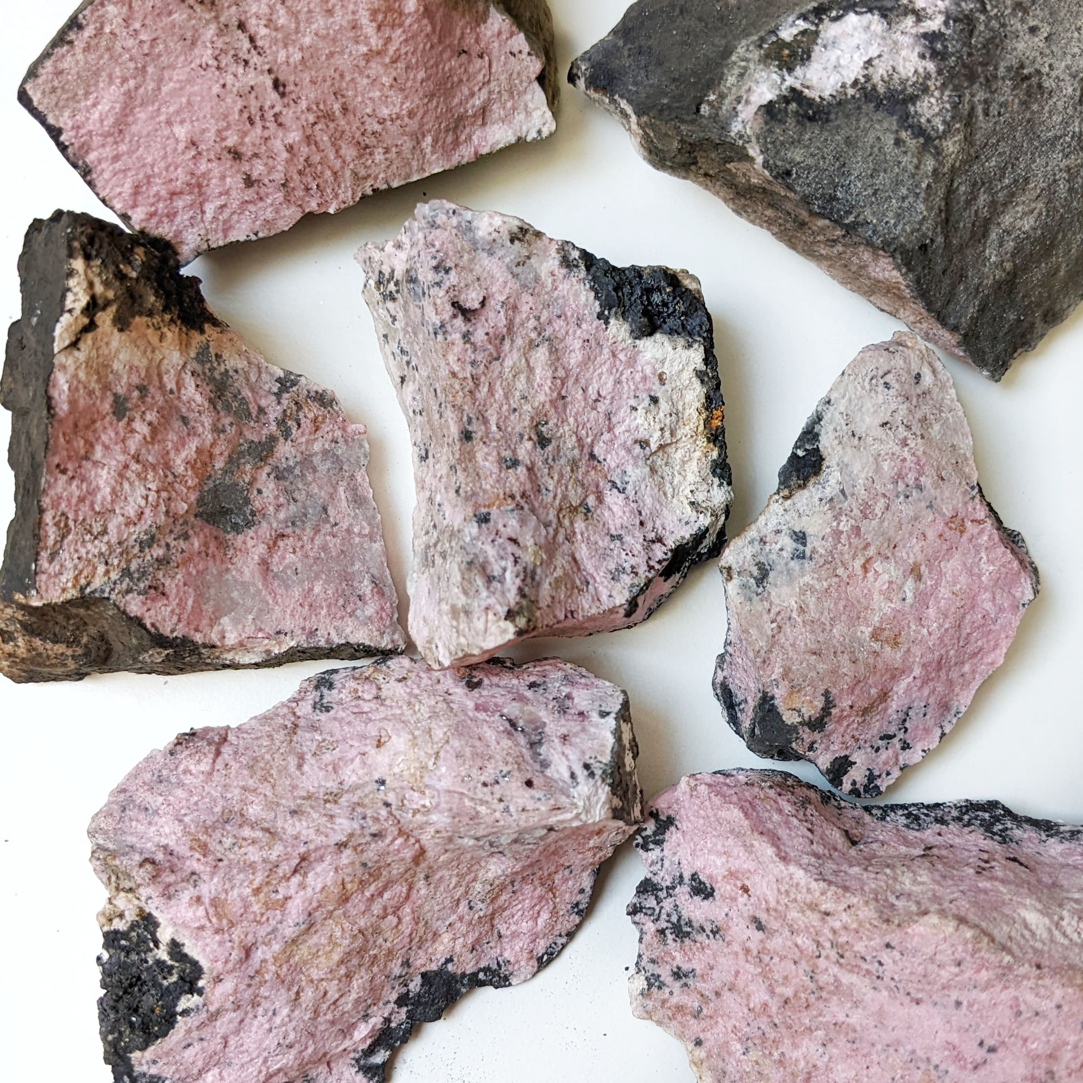 pierre brute rhodonite