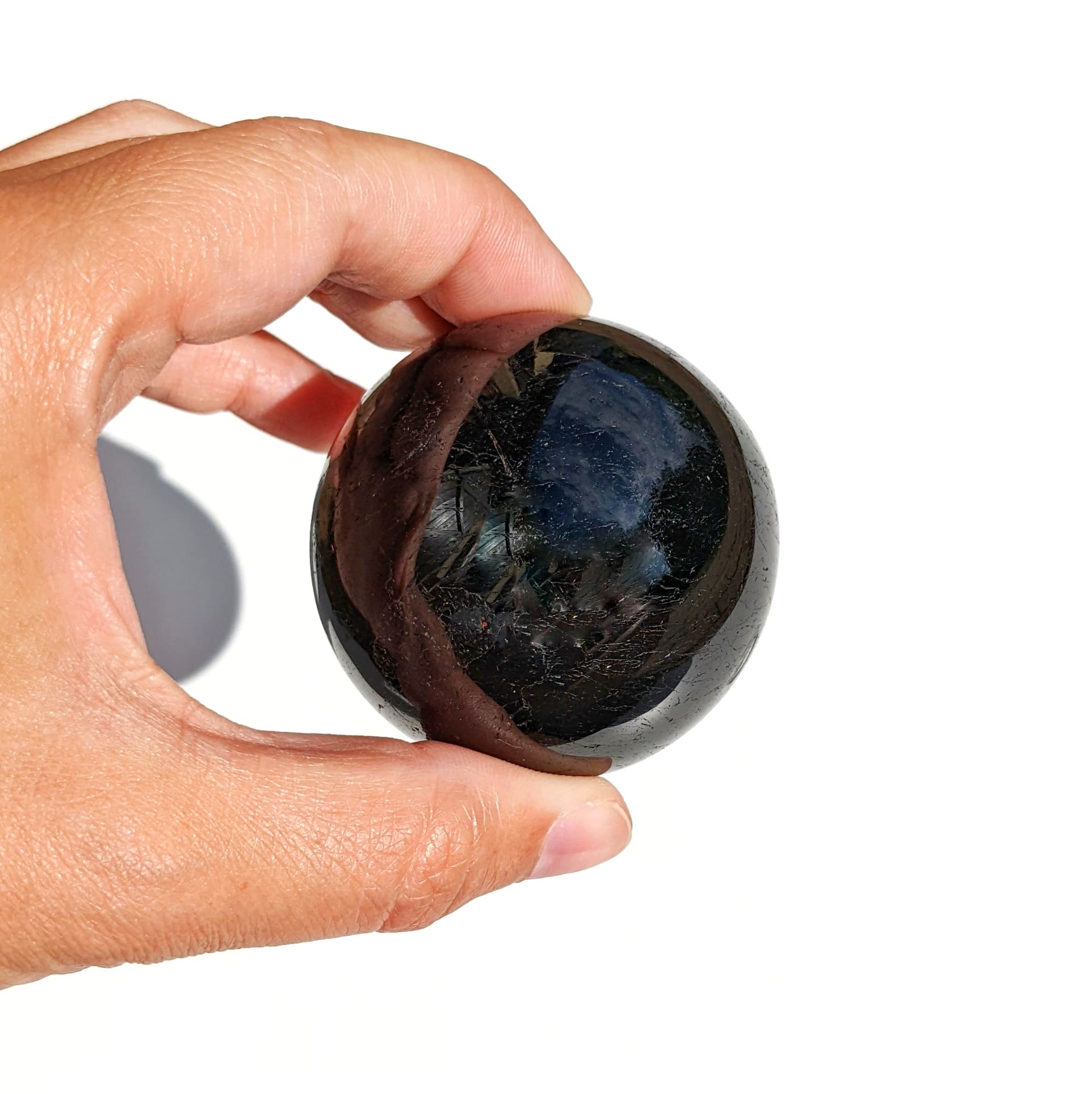 sphère en pierre tourmaline noire