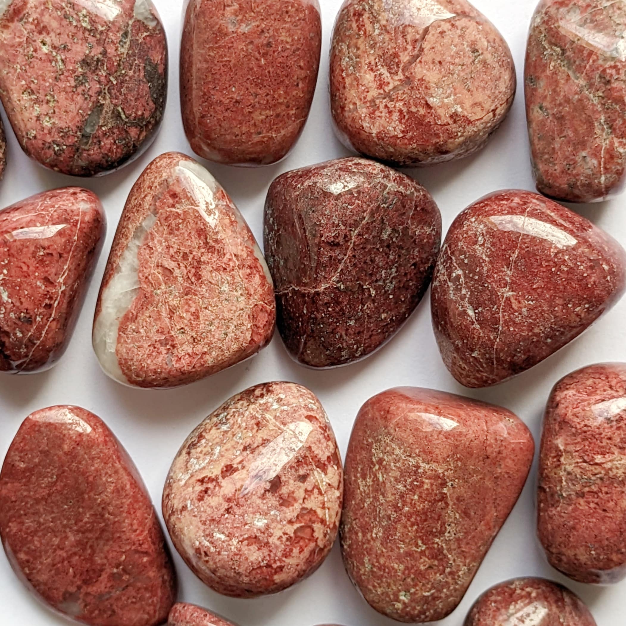 thulite pierre roulée