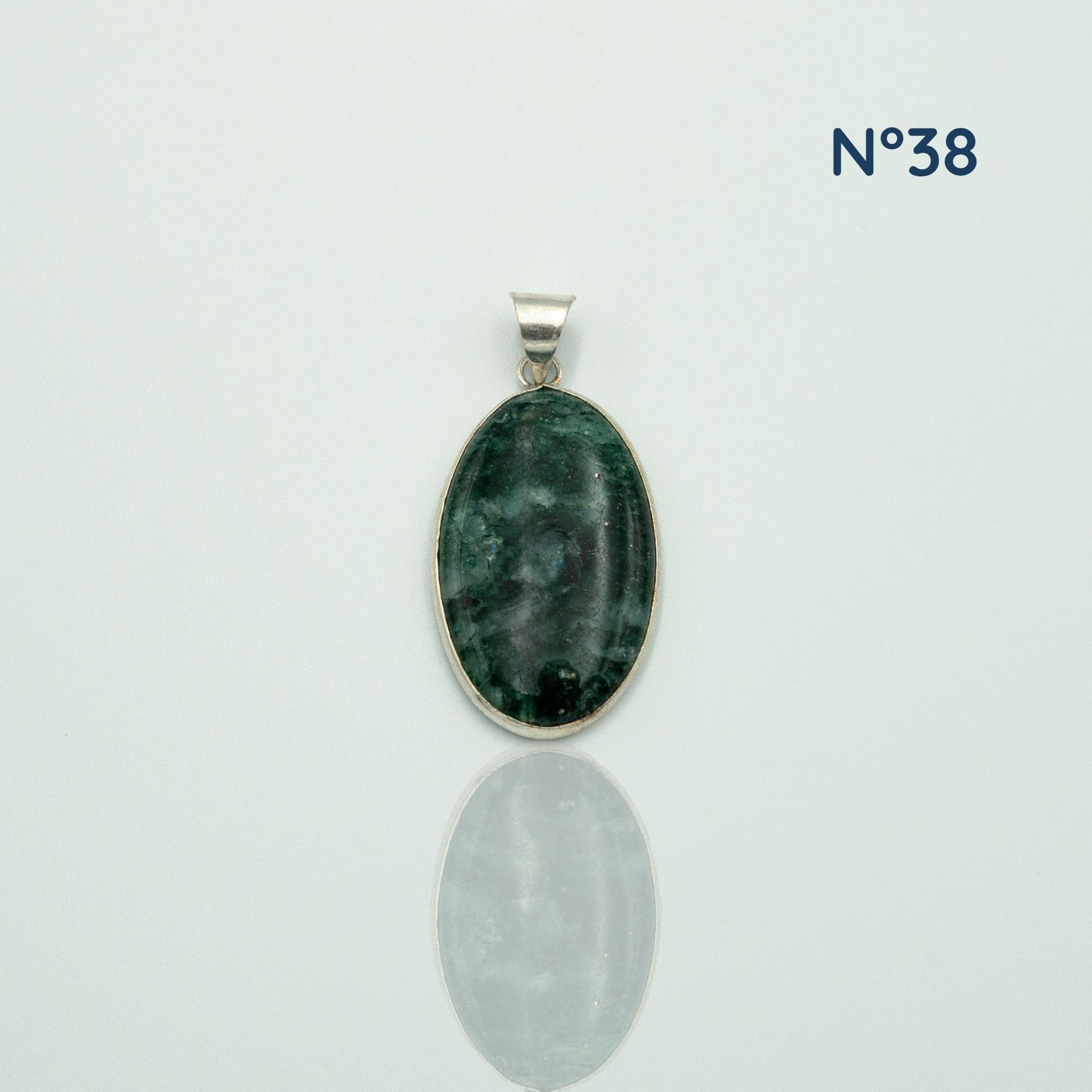 Pendentif en Agate Mousse – Harmonie et Renouveau