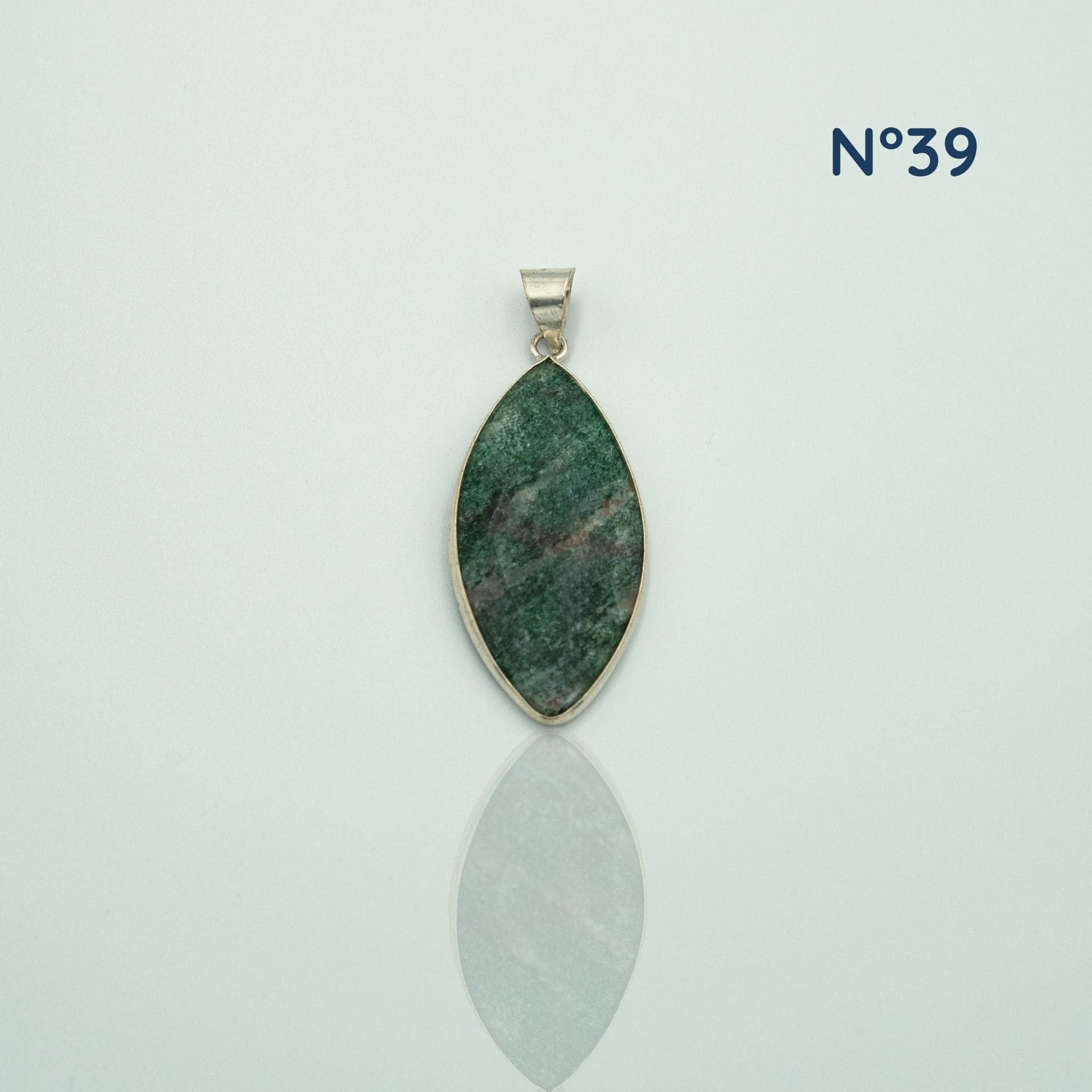 Pendentif en Agate Mousse – Harmonie et Renouveau