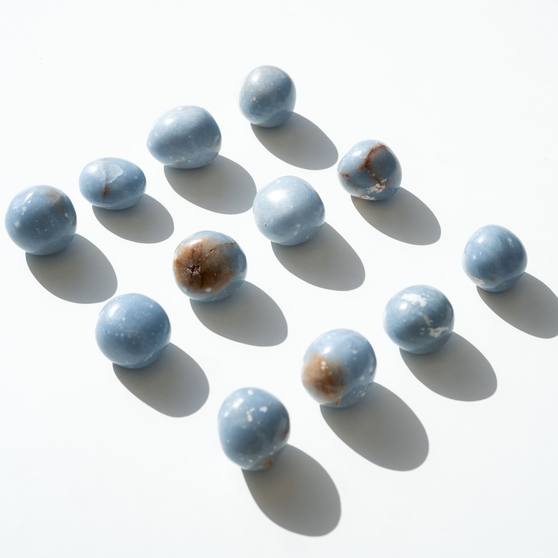 Pierre Roulée Angélite – Douceur et Connexion Spirituelle