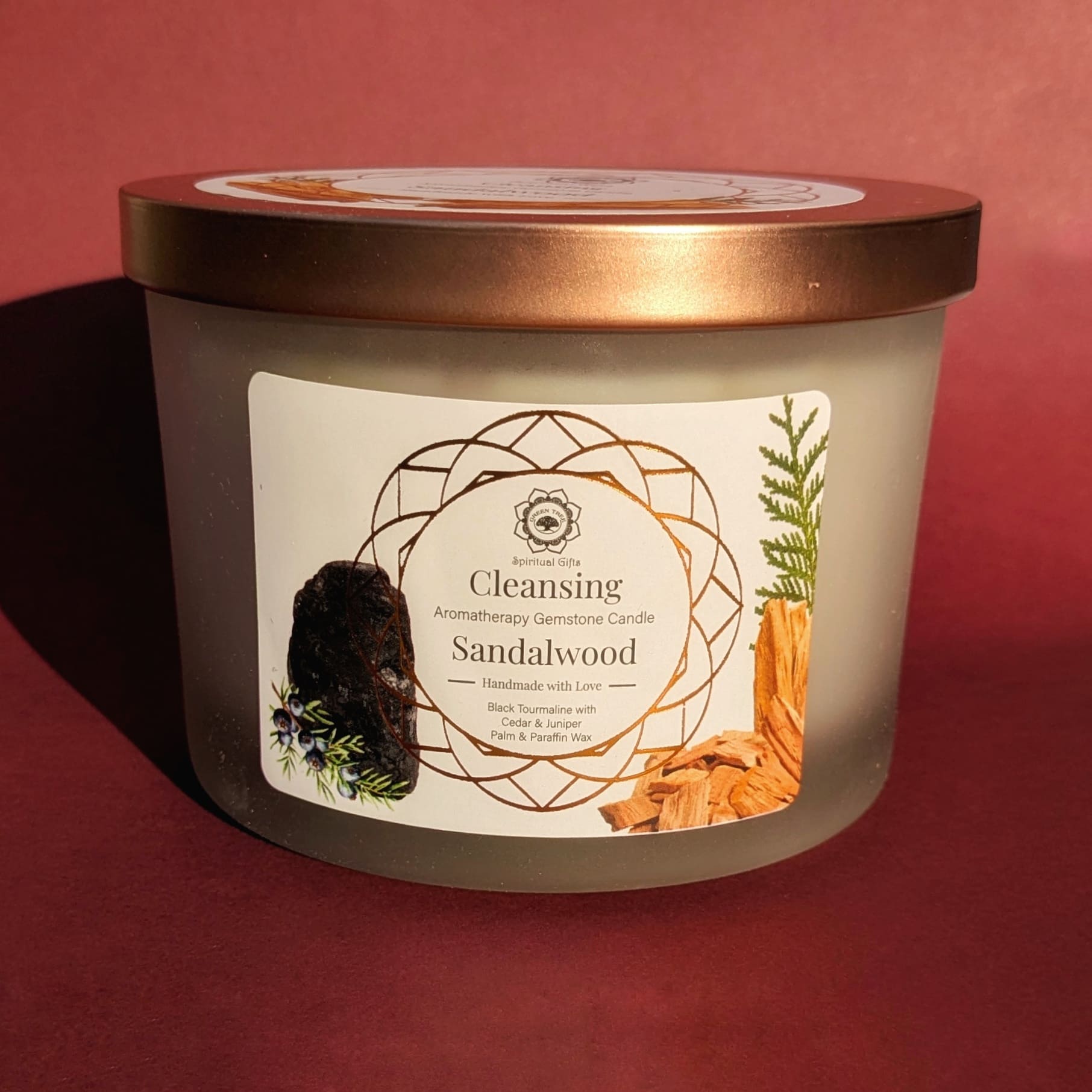 Cette bougie de 256g de cire de Soja apporte un moment de calme.