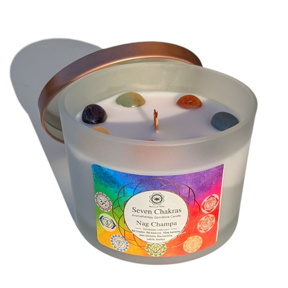 Une bougie Seven Chakras et Nag Champa pour équilibrer les énergies et élever la fréquence de ton esprit