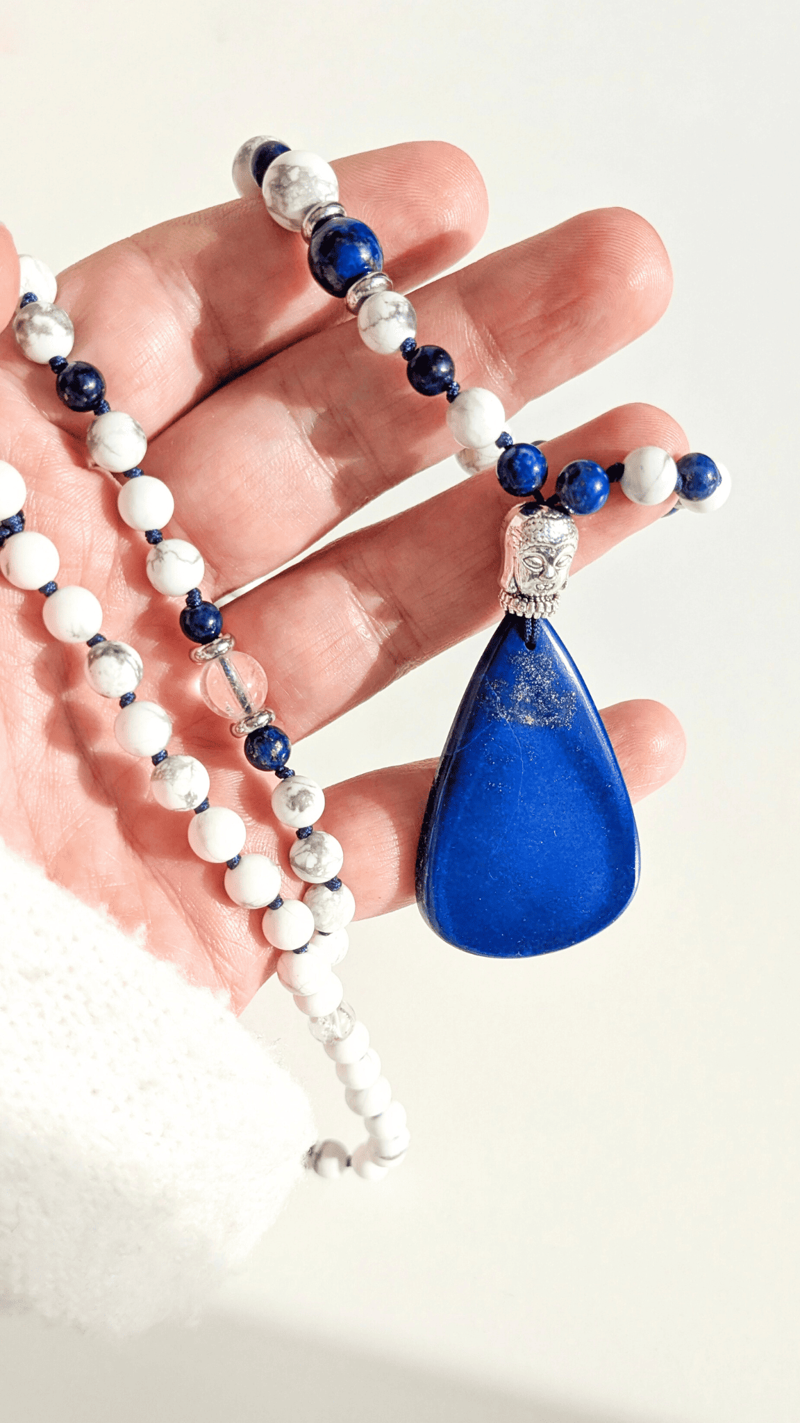 Collier mala "Je vois" - Lapis-lazuli, Howlite, Cristal de roche
