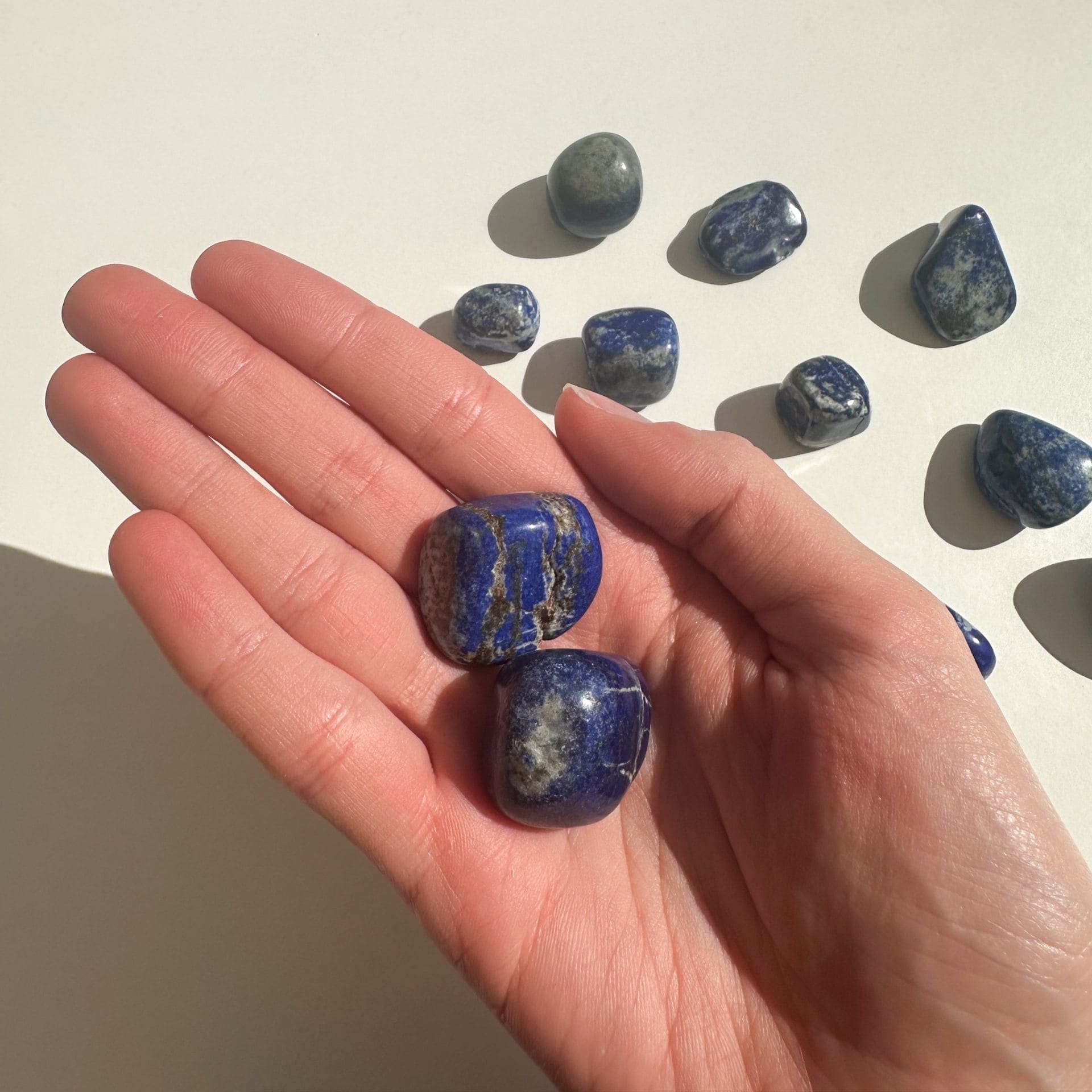 Lapis Lazuli mains