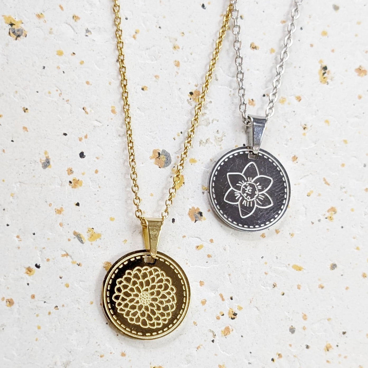 Pendentif fleur de naissance