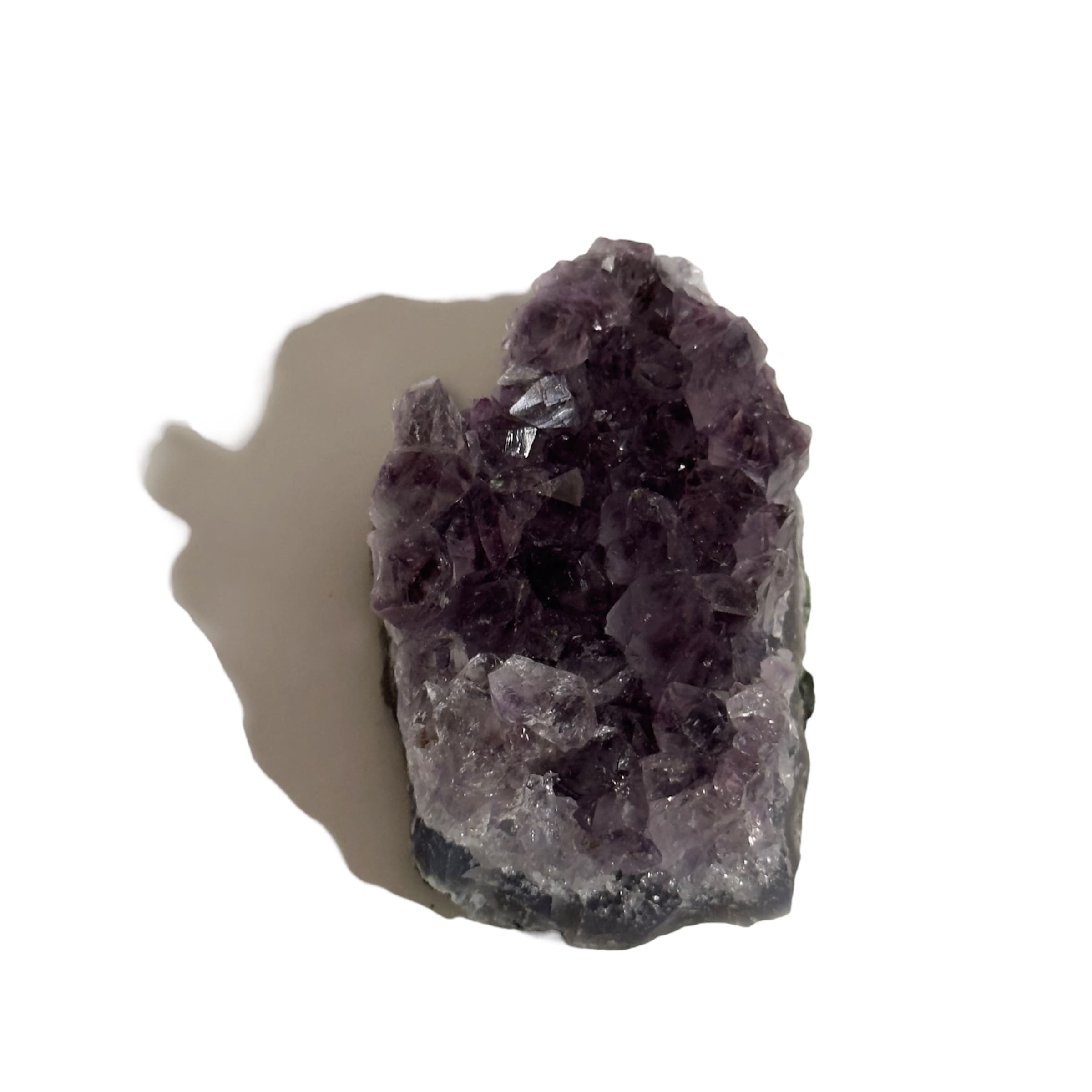 Druse d’Améthyste de 40 à 50 mm pour 30 à 40 g, une merveille naturelle aux reflets violets profonds.