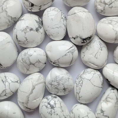 Pierre roulée howlite