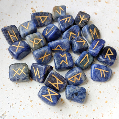Runes viking en pierre sodalite