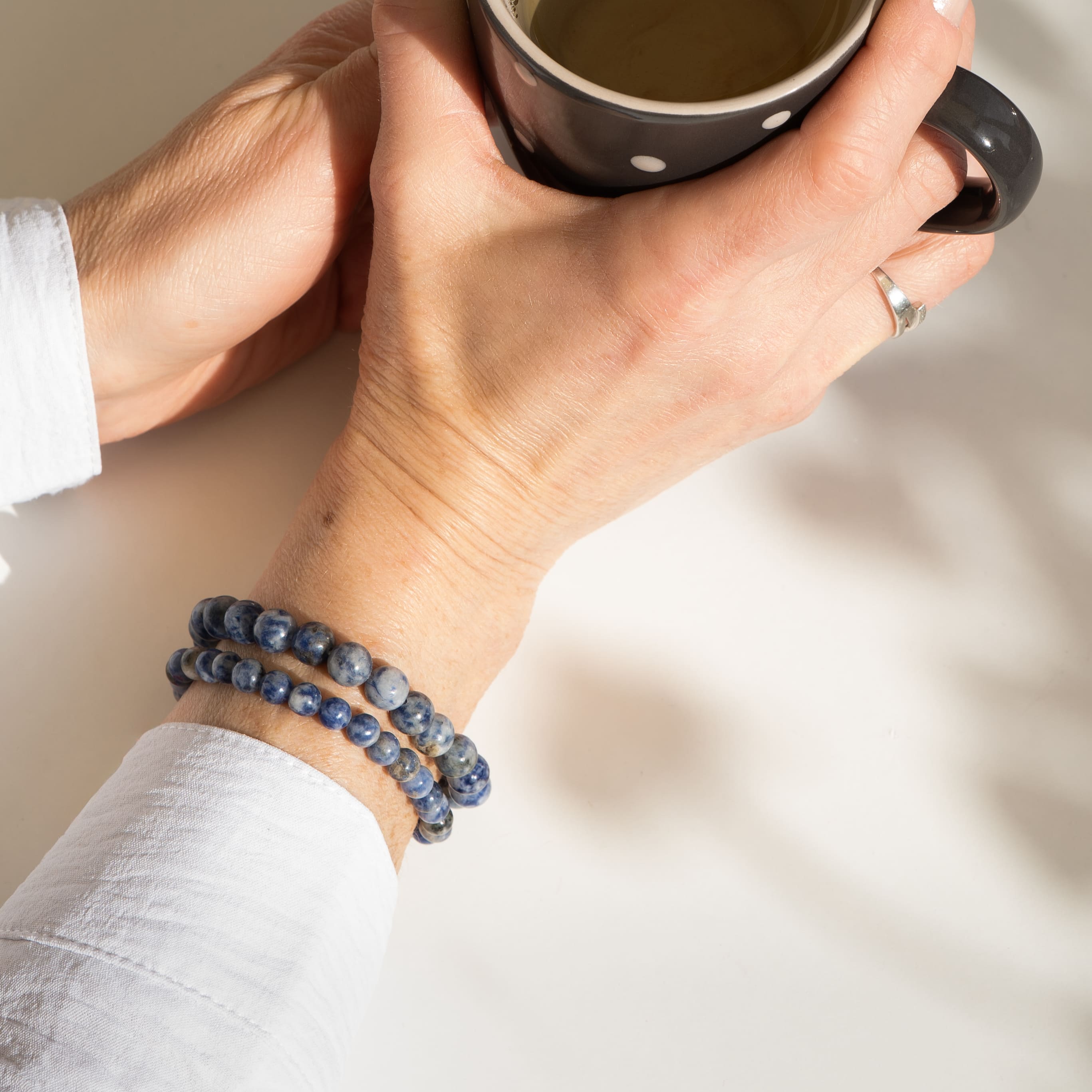 Bracelet porter sodalite perle