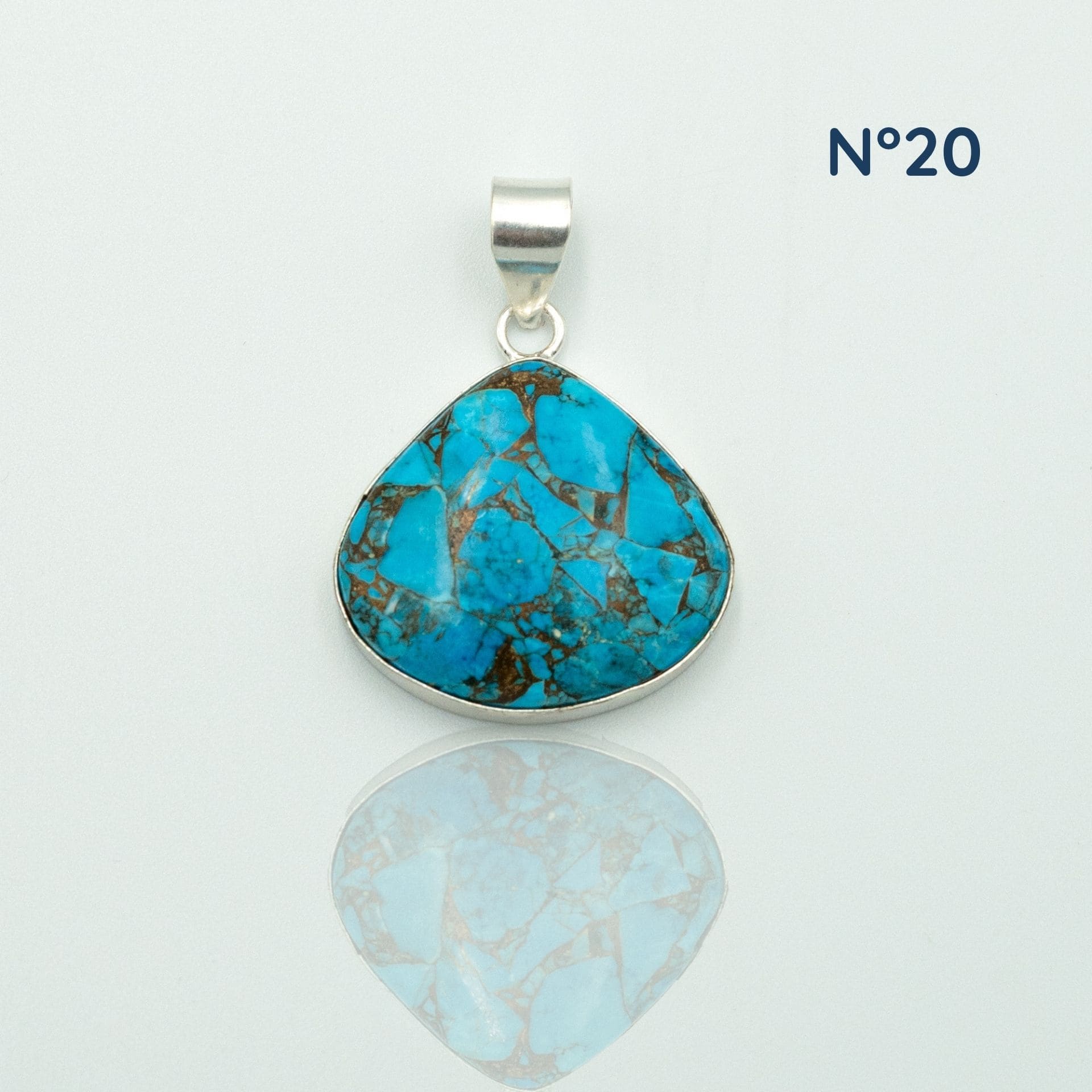 Pendentif en Turquoise – Protection et Communication
